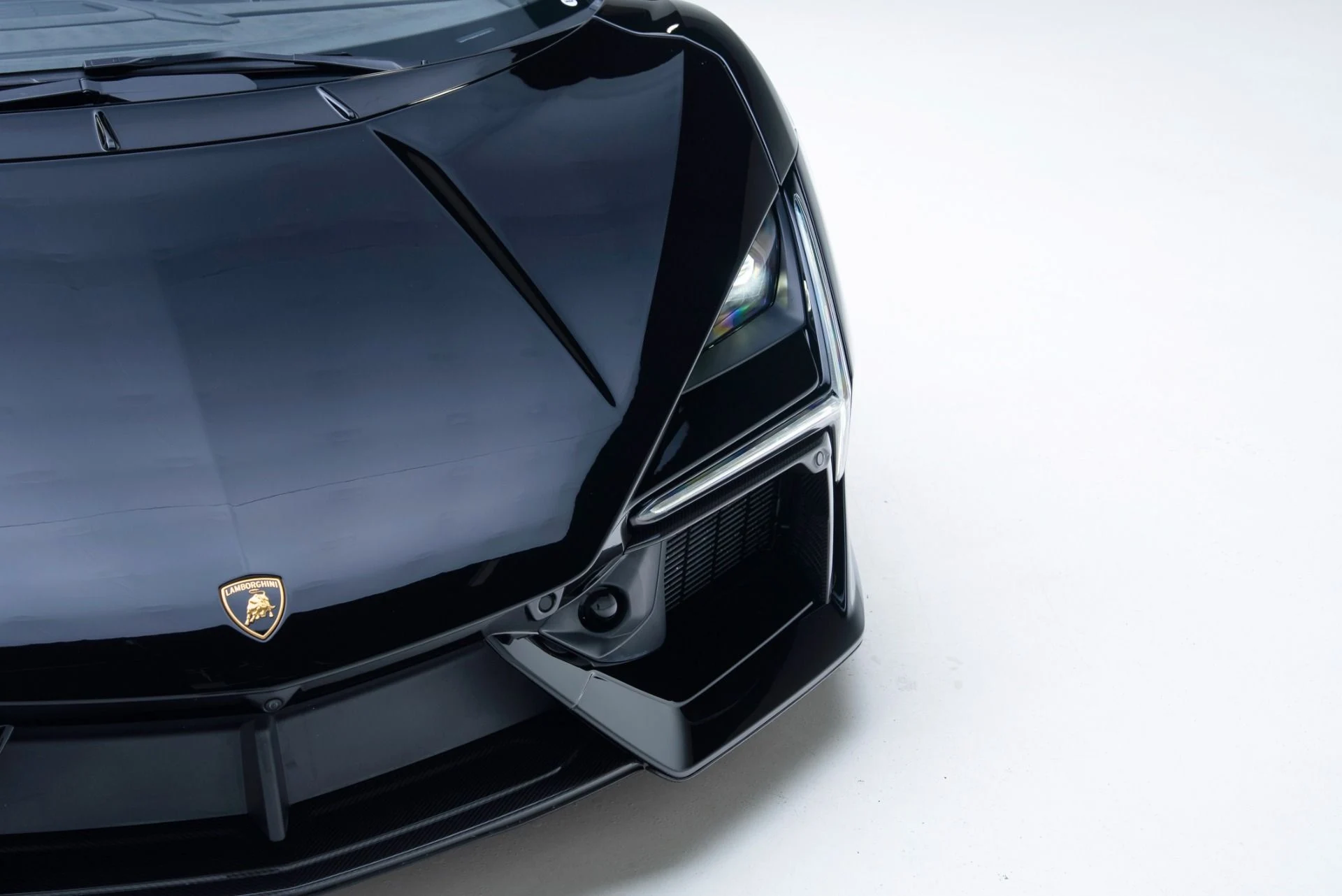 mph013_3333165571_Used_2025_Lamborghini_Revuelto_1779986727_d23bdab673
