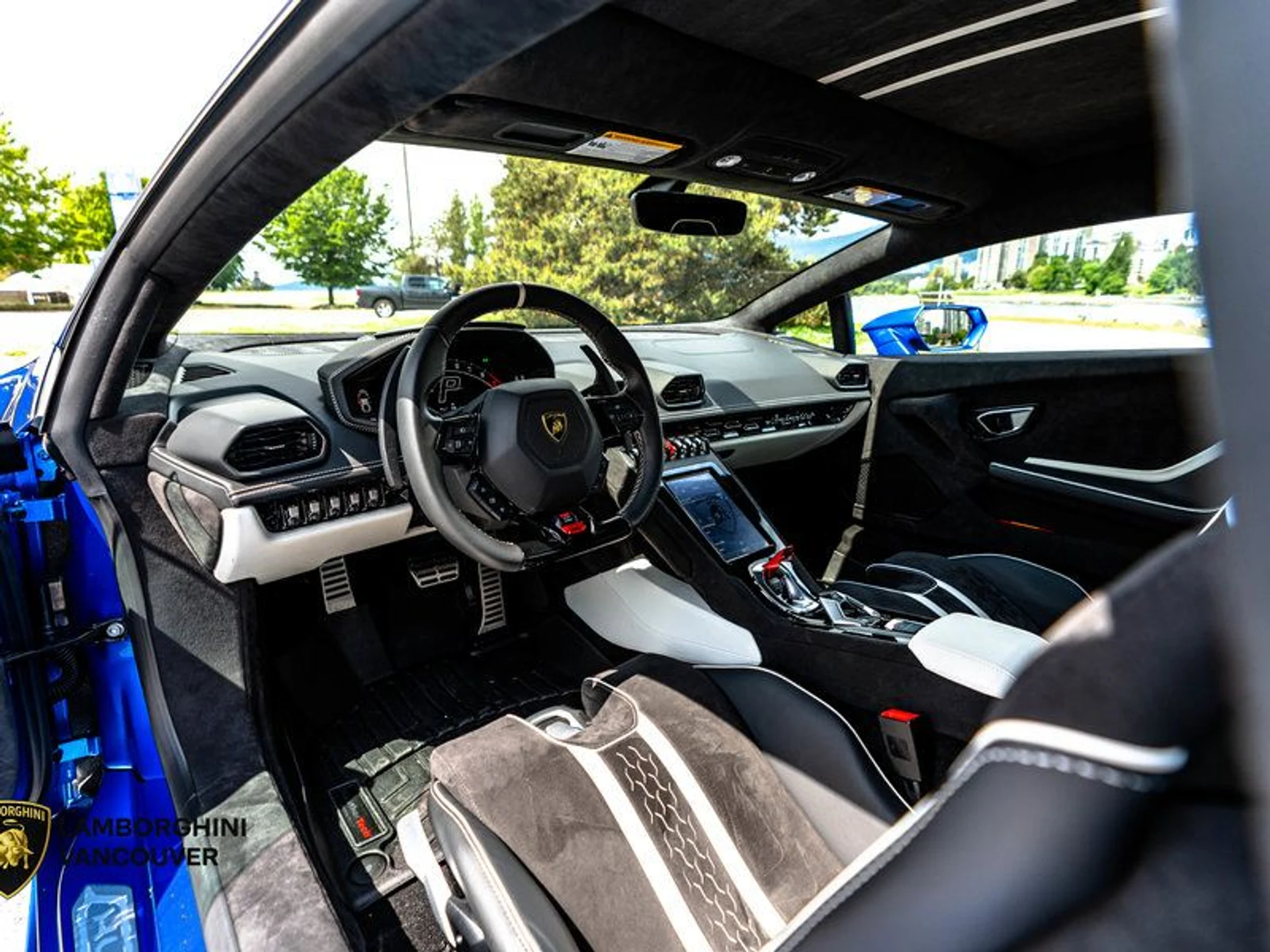 mph013_333408509_38386460_03997_2023_lamborghini_huracan_014_6259e4b565