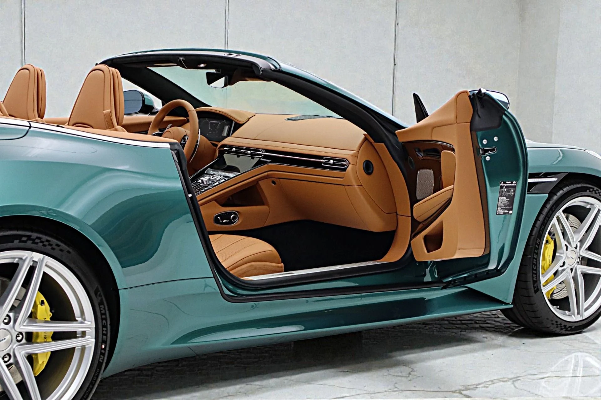 mph013_3335235618_New_2026_Aston_Martin_DB_12_Volante_d5ba8dad61