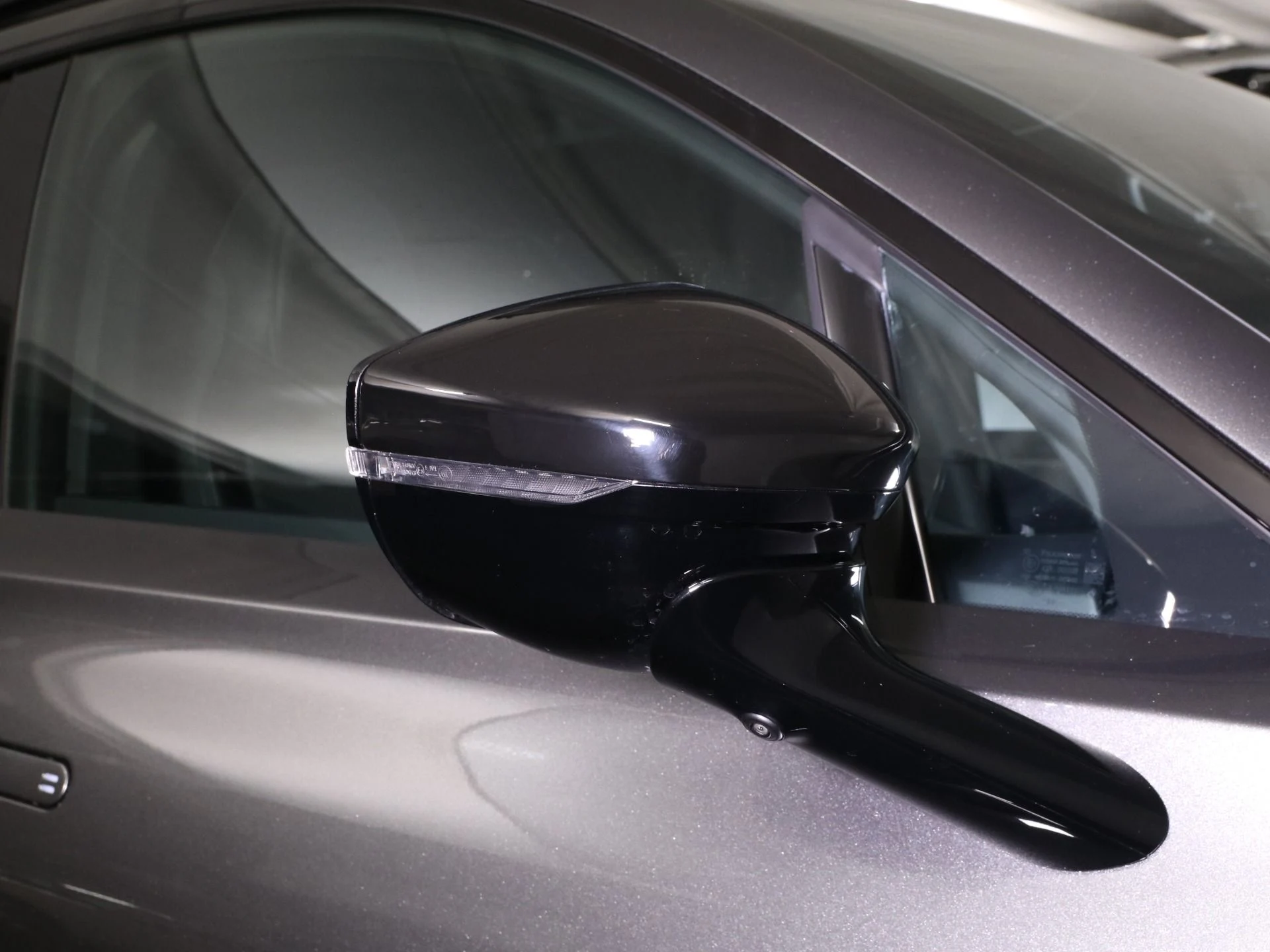 mph013_3341034967_New_2025_Aston_Martin_DBX_707_1768458252_473f4a6d26