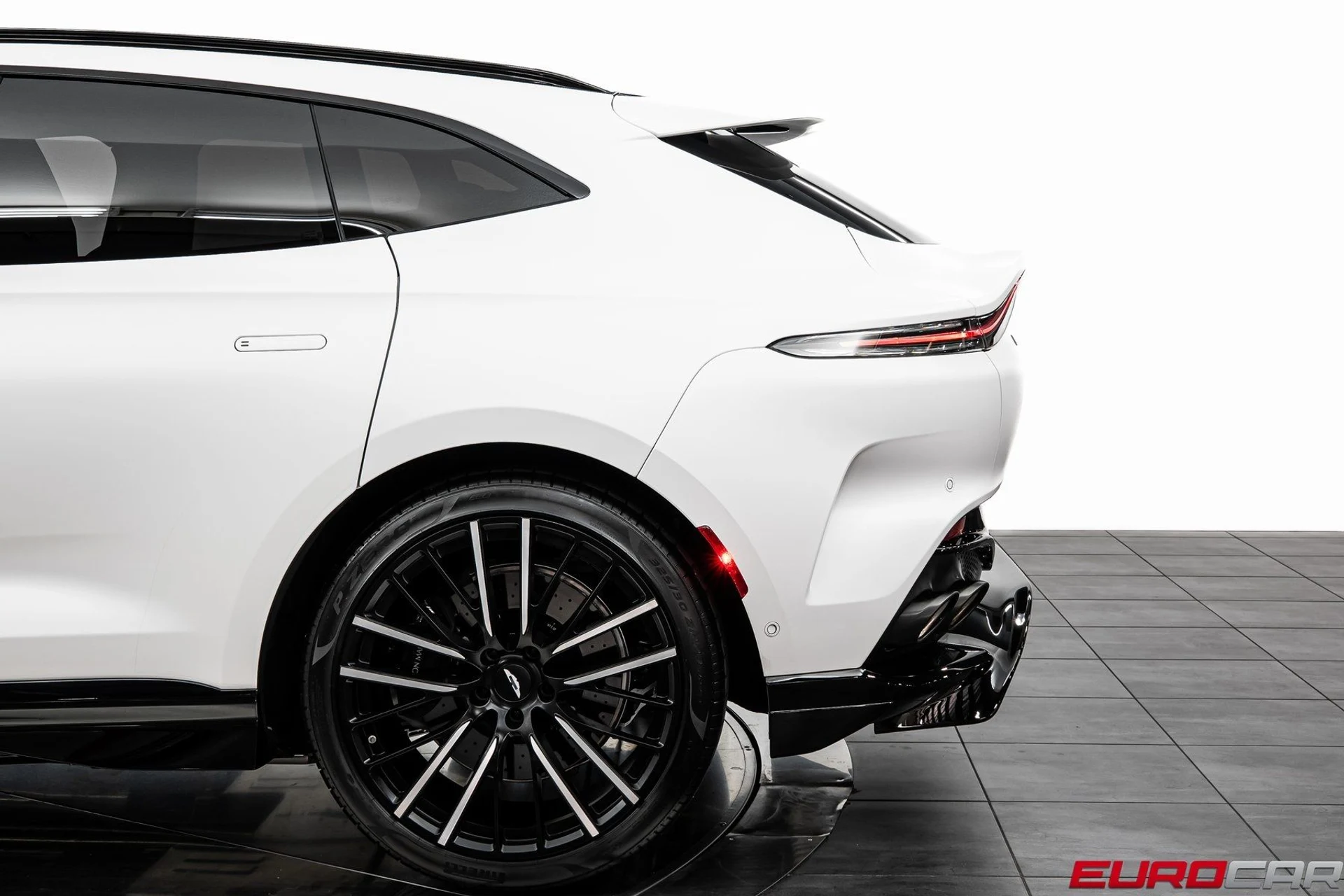 mph013_3343572411_image_14_9c4c017d32