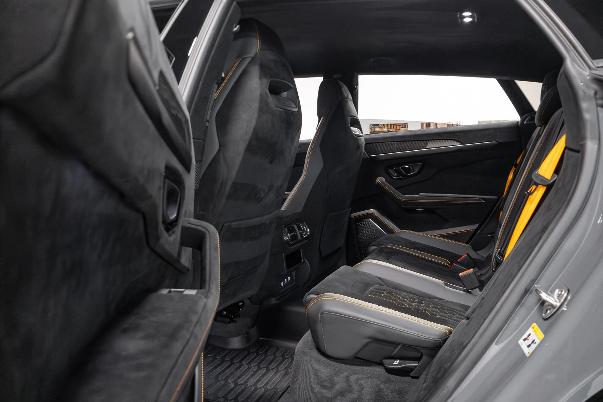 mph013_3343982893_Used_2023_Lamborghini_Urus_Performante_1766779667_ee4462e31d