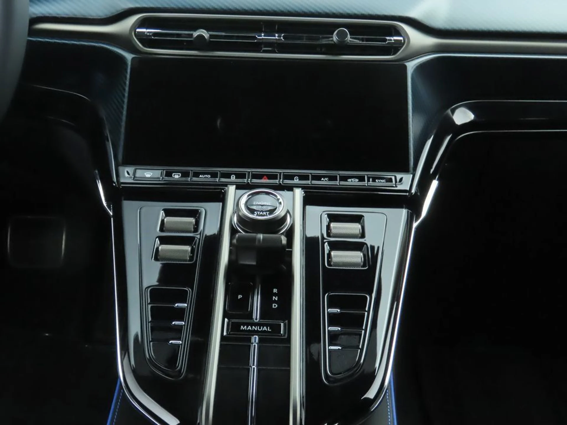 mph013_3349358975_used_2025_aston_martin_vantage_coupe_8119_23008719_14_1024_803cc888f4