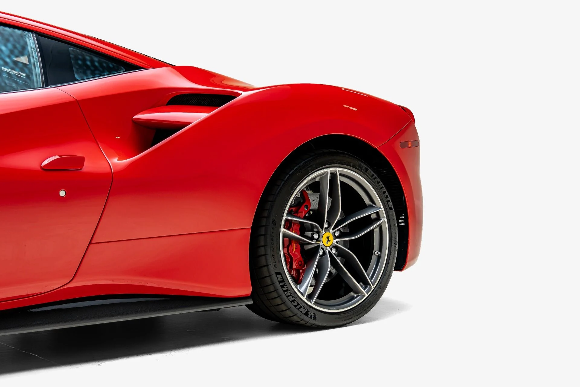 mph013_3351610092_Used_2018_Ferrari_488_GTB_1785446189_0ea8ea292d
