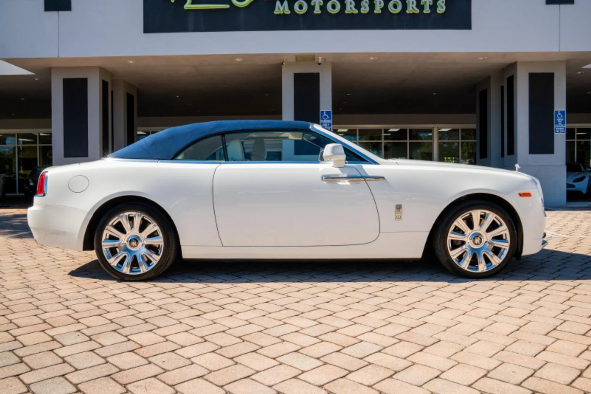 mph013_3352475636_Used_2016_Rolls_Royce_Dawn_2dr_Convertible_1769595363_e7230e1e00