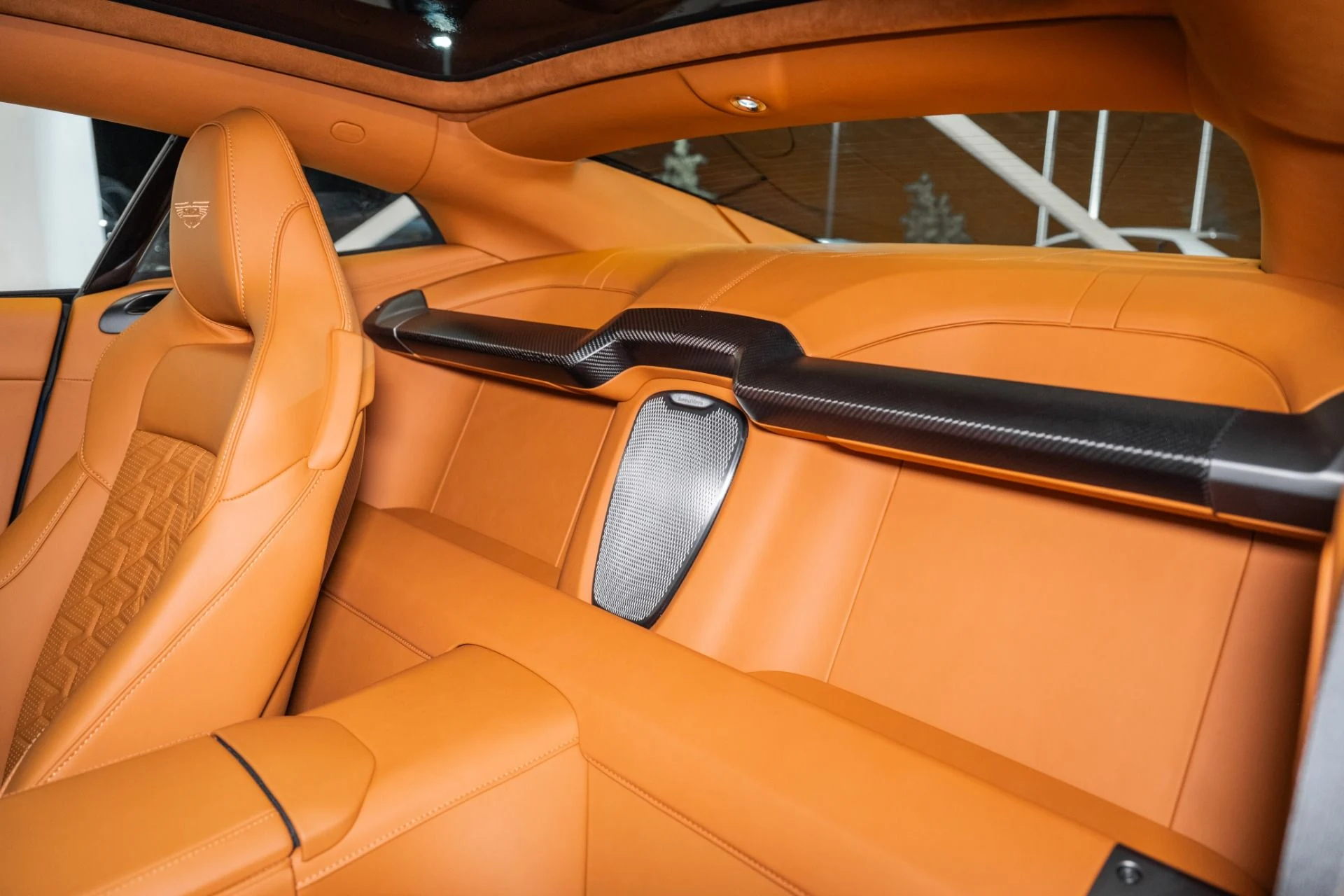 mph013_3352743713_Used_2025_Aston_Martin_Vanquish_1751745767_6bbd0a96a3