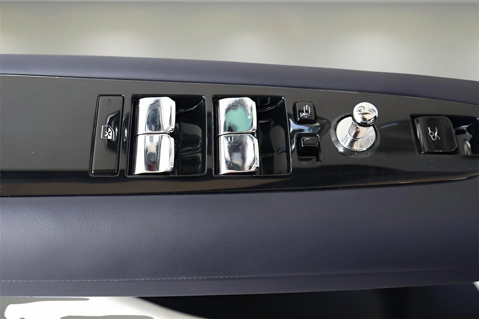 mph013_3359332052_14_9084864527