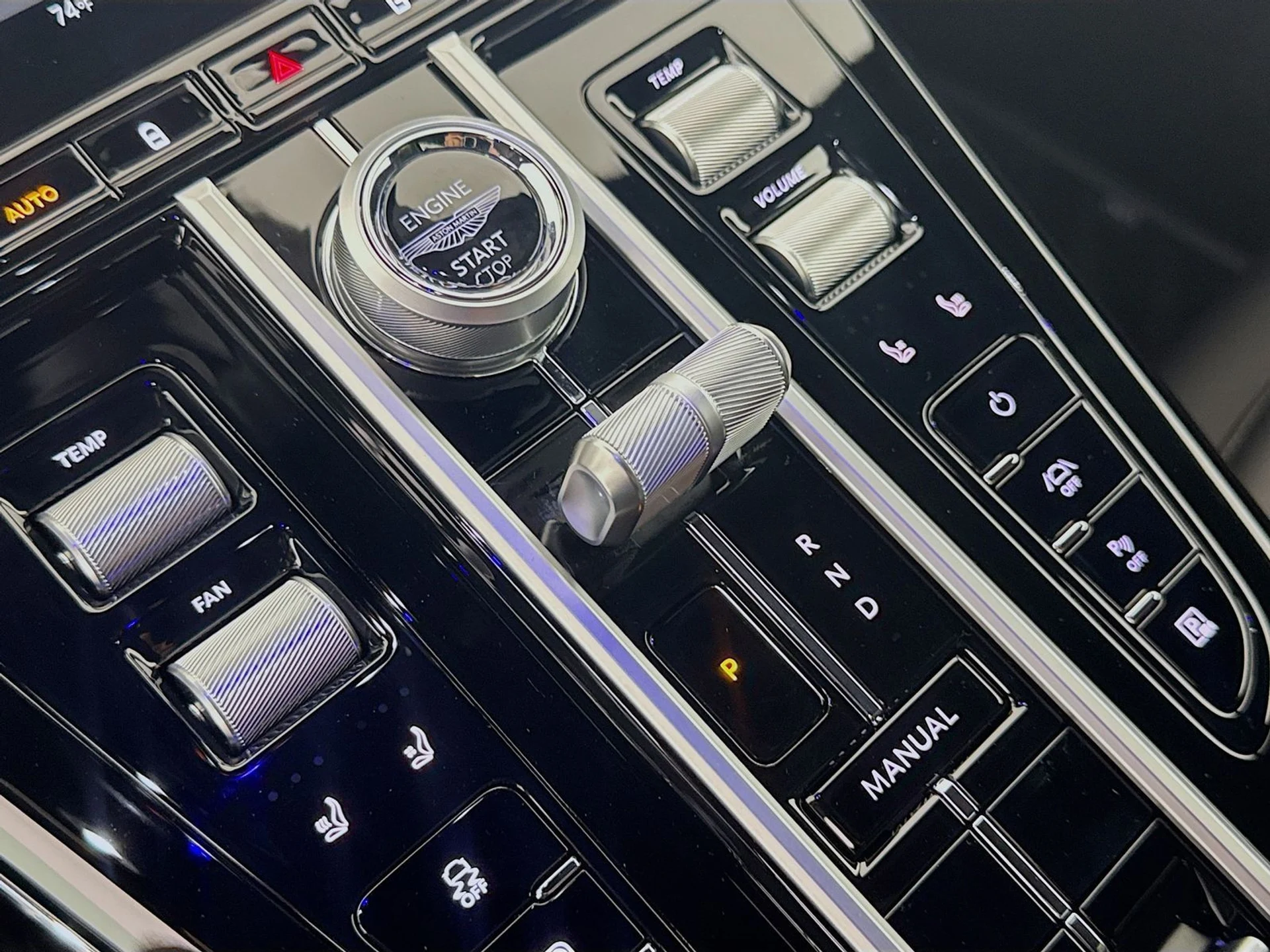 mph013_3373193905_6e88866c40778123d2efb964d37b2379x_e450fb051a