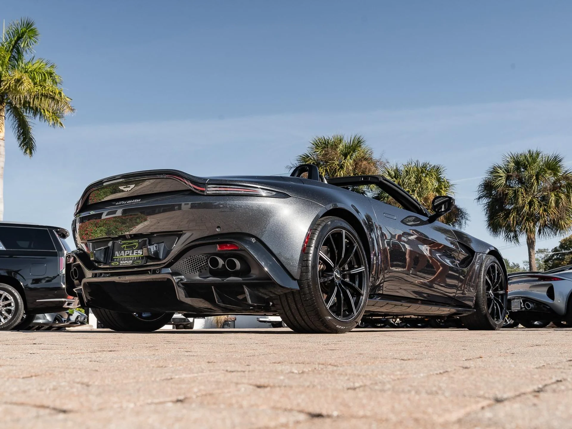 mph013_3379392482_Used_2021_Aston_Martin_Vantage_Roadster_1767733762_85bfd1f184