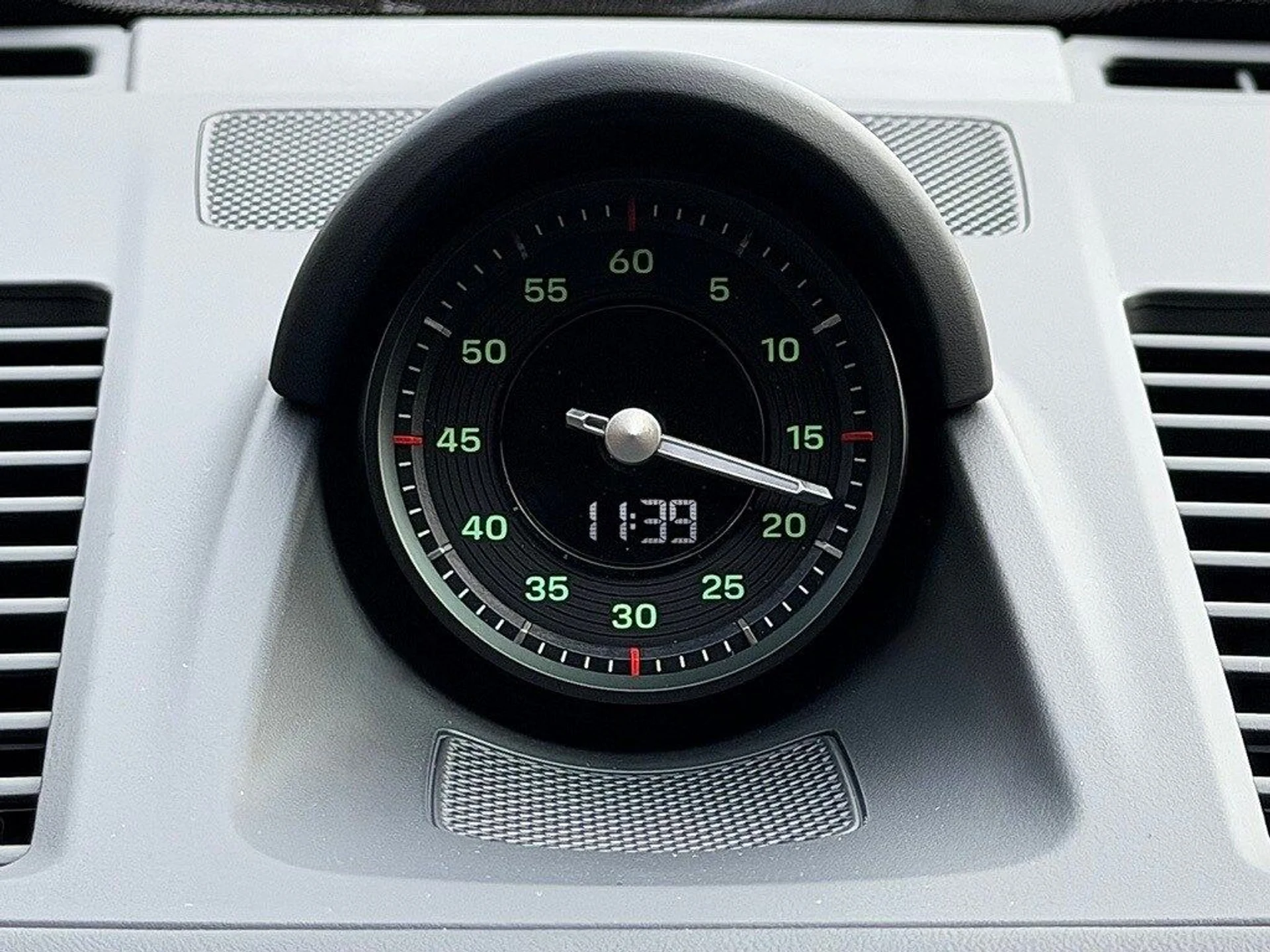 mph013_3381528280_5de33ee8faee296ba8548cedd6f8d60ex_37f47a29a3