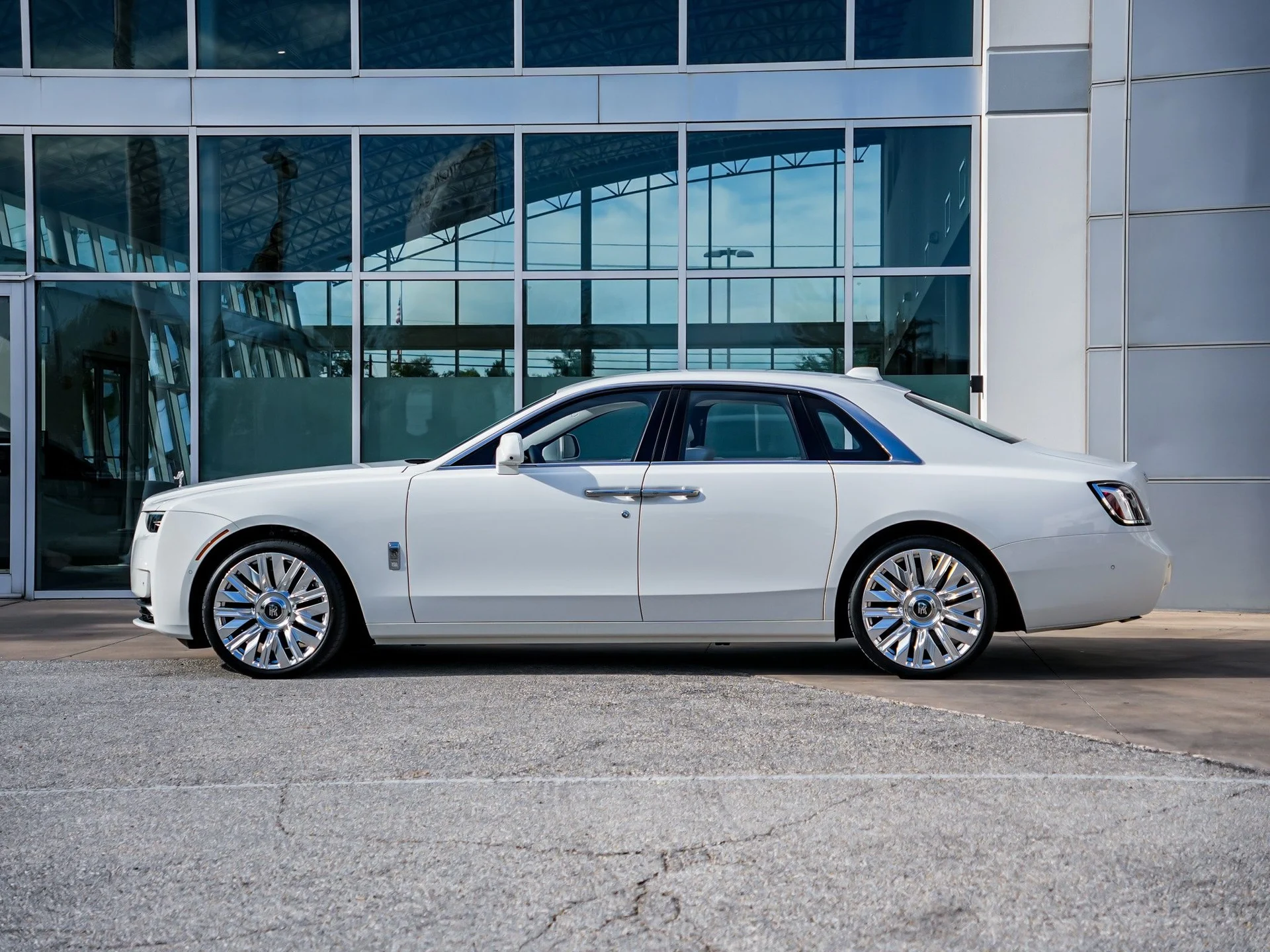 mph013_3396841651_Hi_Tech_Luxury_Imports_LLC_SCA_23_GZ_00_VU_236165_image_13_28a5d5e6da