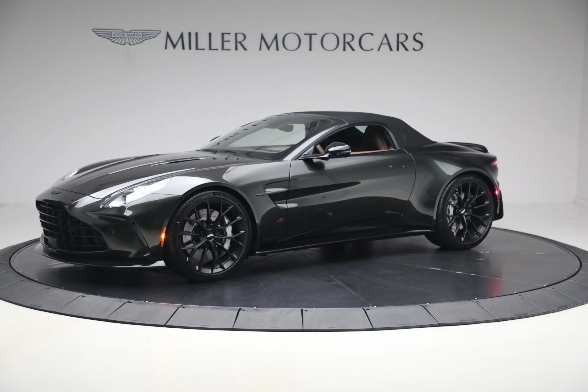 mph013_3411803373_New_2026_Aston_Martin_Vantage_S_Roadster_1787329518_78dc354169