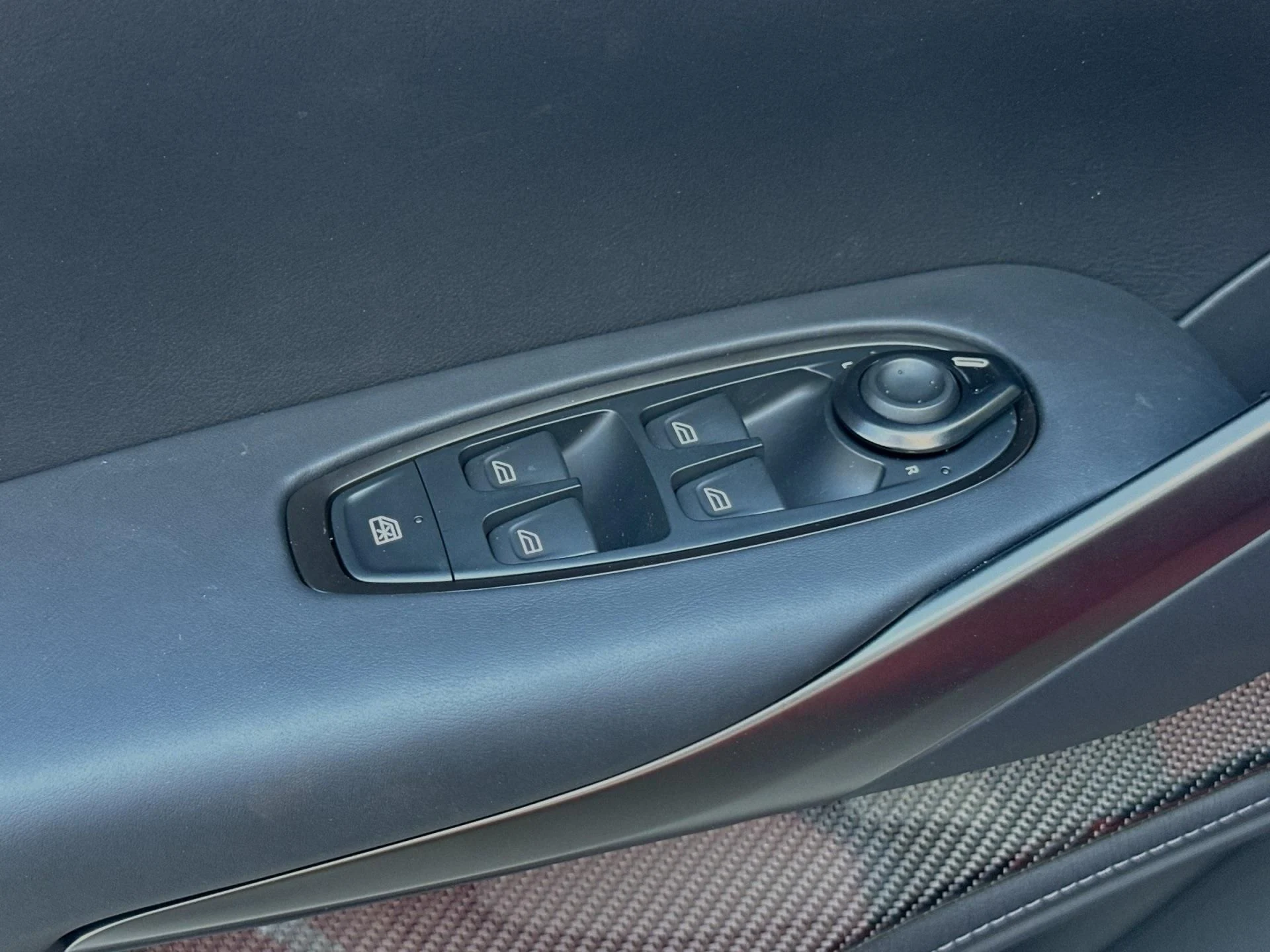 mph013_34144415_New_2024_Aston_Martin_DBX_707_1747424165_f345bd4333