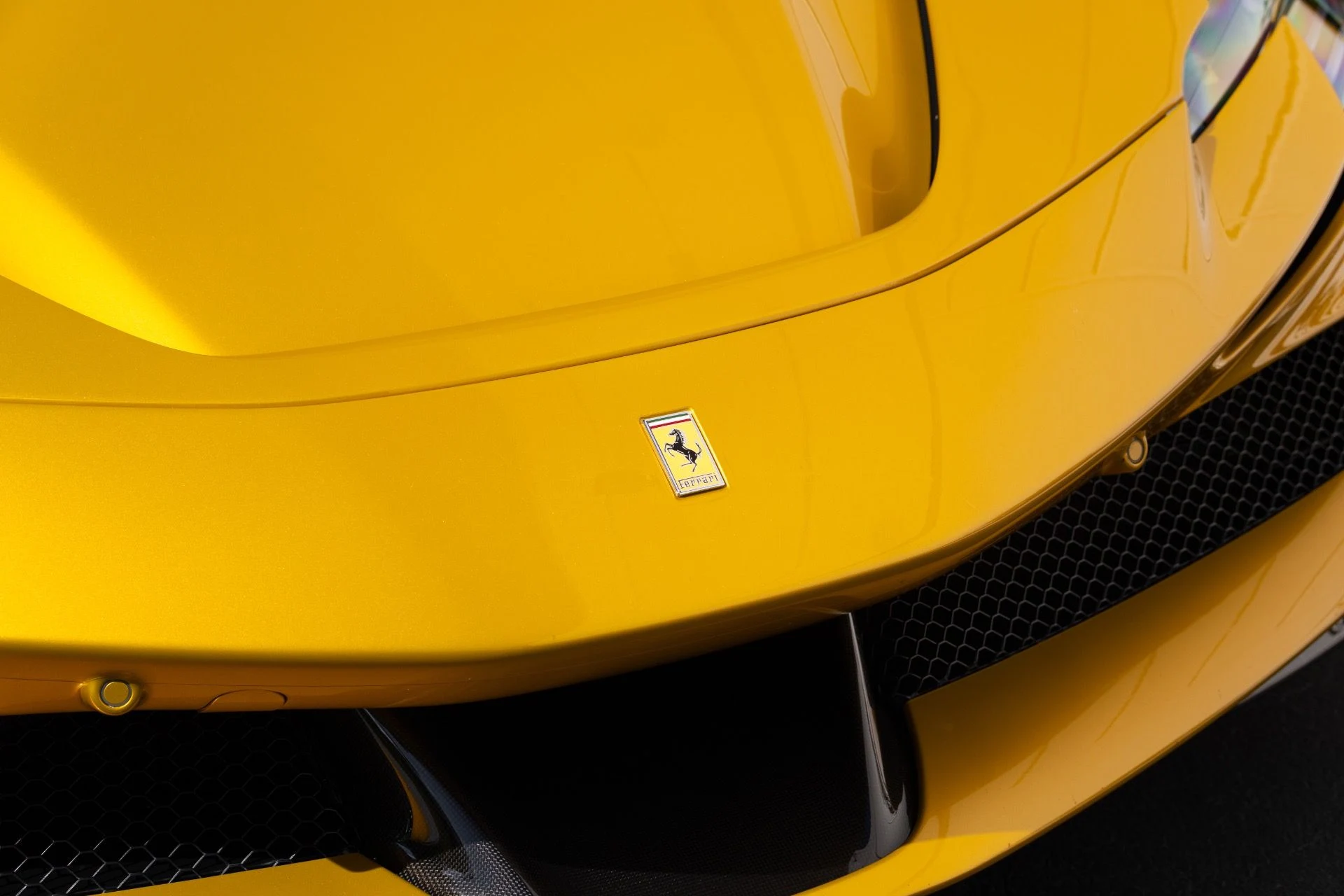 mph013_3416369154_Used_2023_Ferrari_SF_90_Stradale_1780886537_2d209eee14
