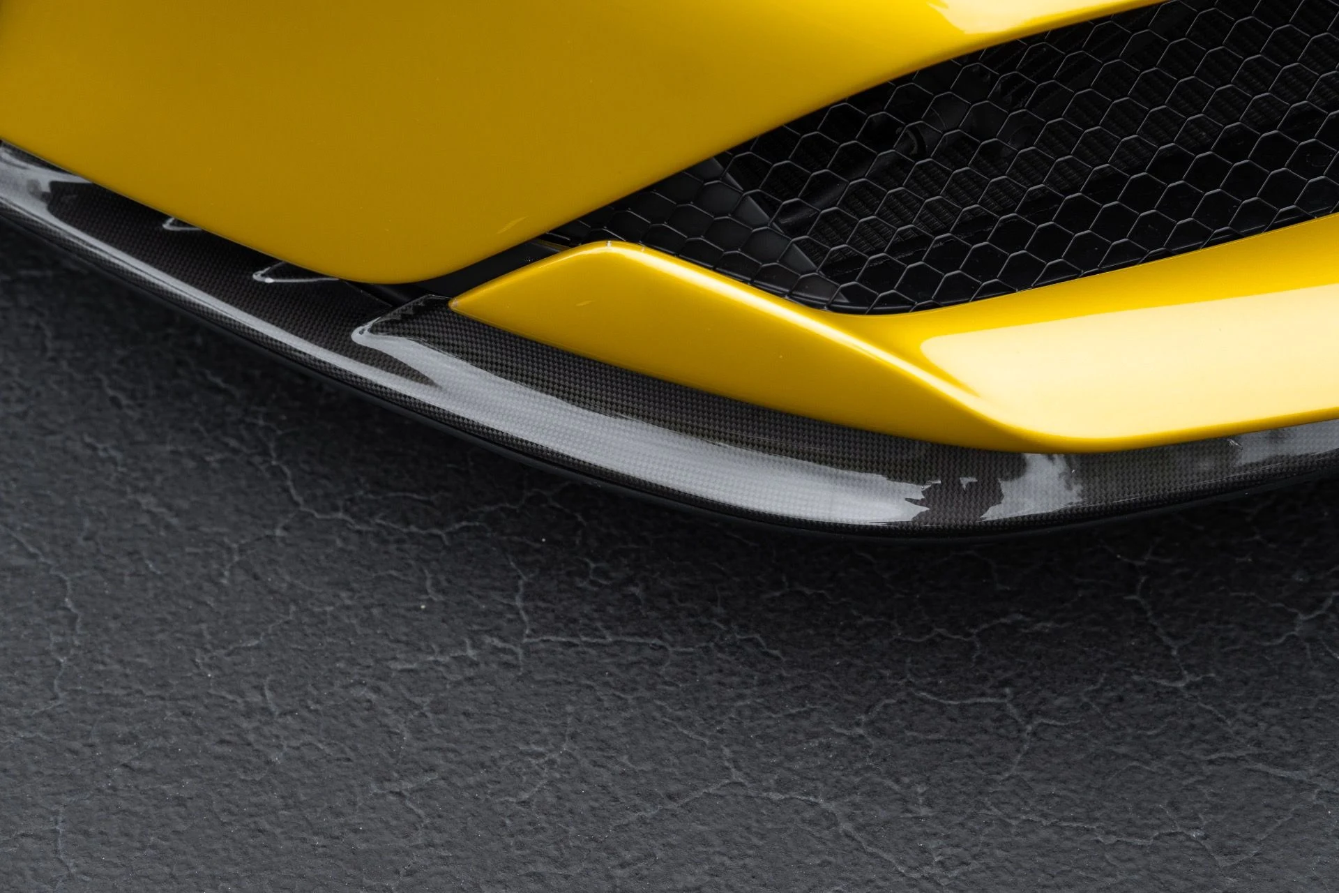 mph013_3421910560_Used_2022_Ferrari_SF_90_Spider_1775626389_b659024532