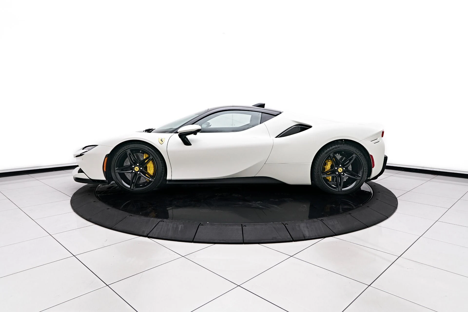 mph013_3424446861_Used_2023_Ferrari_SF_90_Stradale_Base_1757439879_5876e04b7c