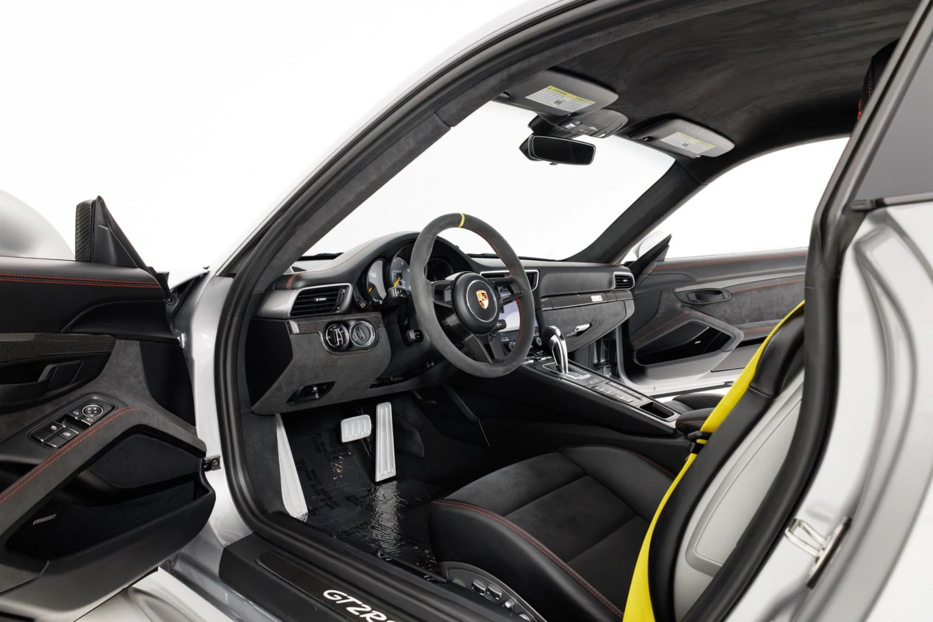mph013_342654828_Used_2018_Porsche_911_GT_2_RS_1791916169_d1edacbb88