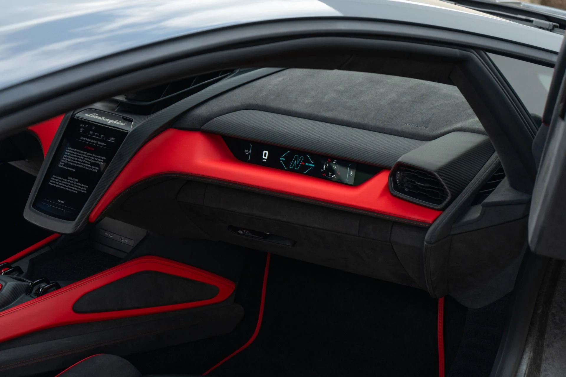 mph013_3429175714_Used_2024_Lamborghini_Revuelto_1766428985_a0be6ab302