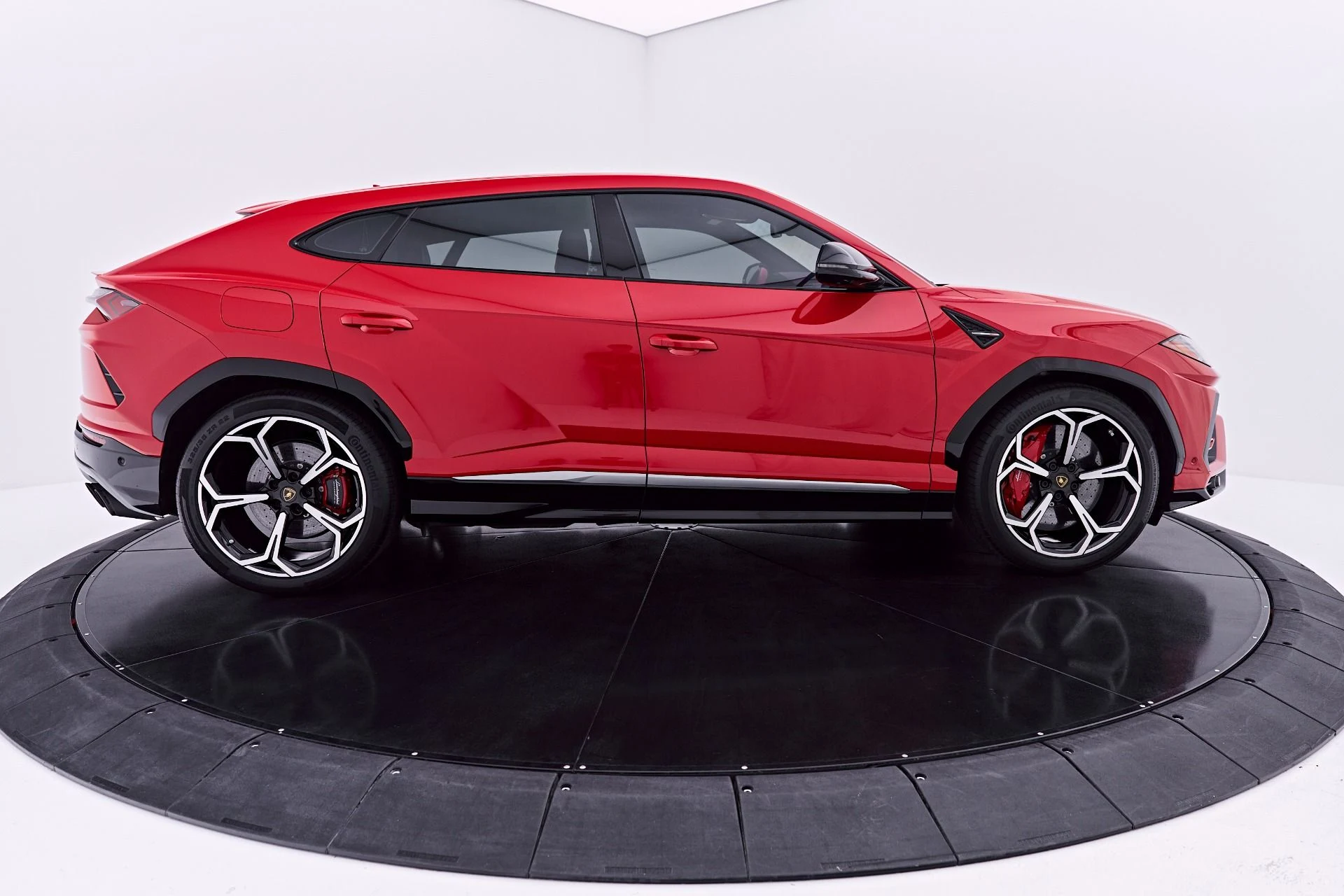 mph013_3432080840_Used_2019_Lamborghini_Urus_Base_1782947936_05eb5a4691