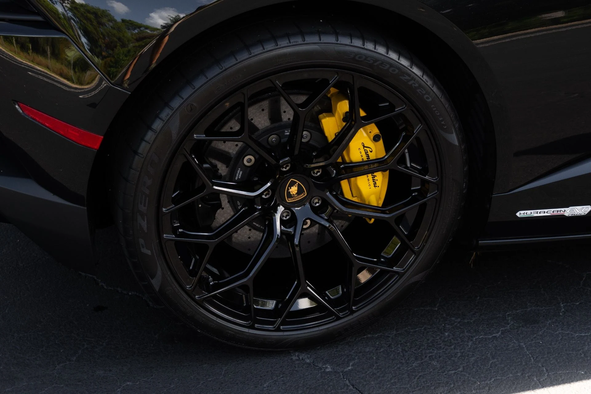 mph013_3442523671_Used_2022_Lamborghini_Huracan_EVO_1764129423_1a4f523b33