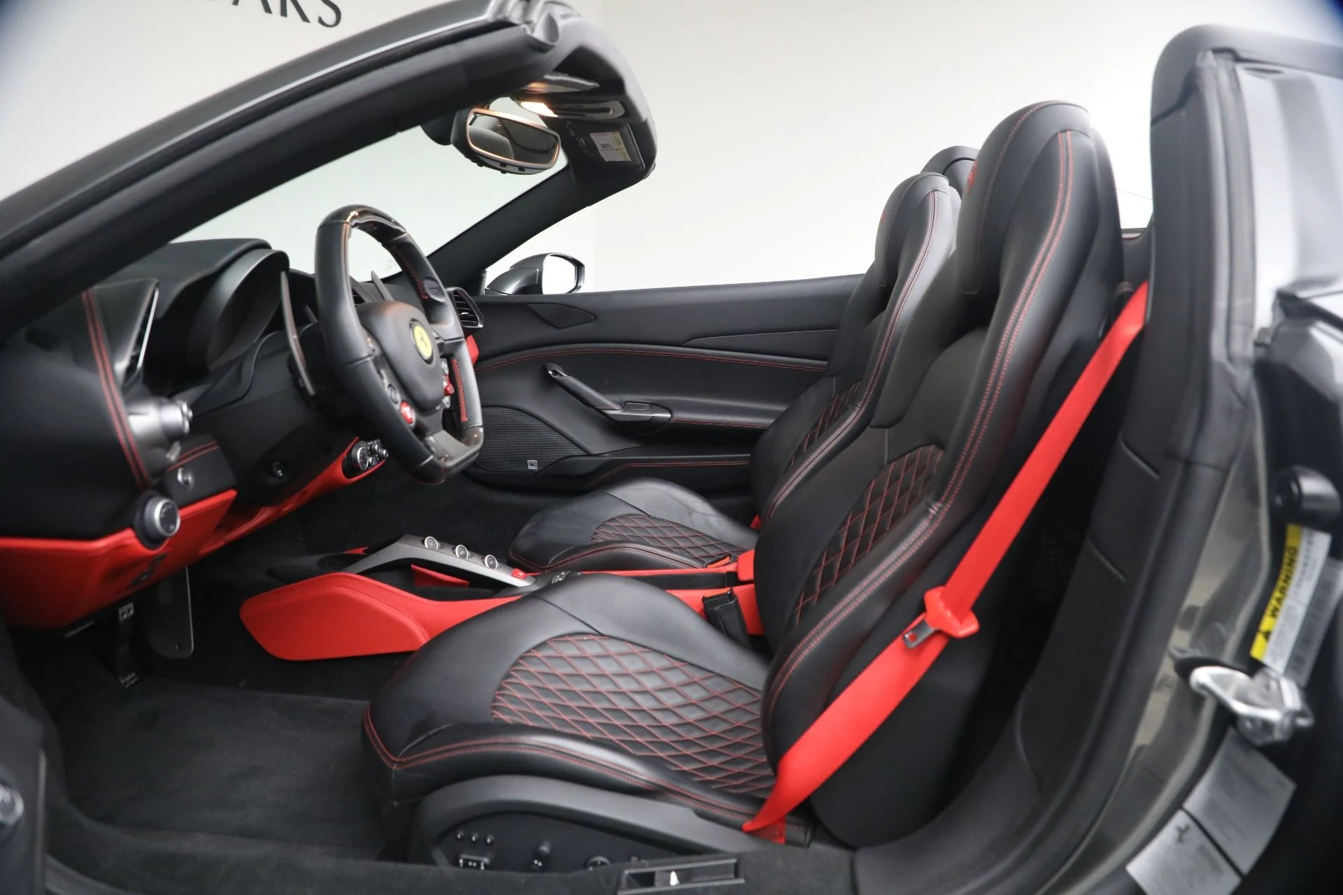 mph013_3444376449_Used_2018_Ferrari_488_Spider_1774552215_6d9f4d2442