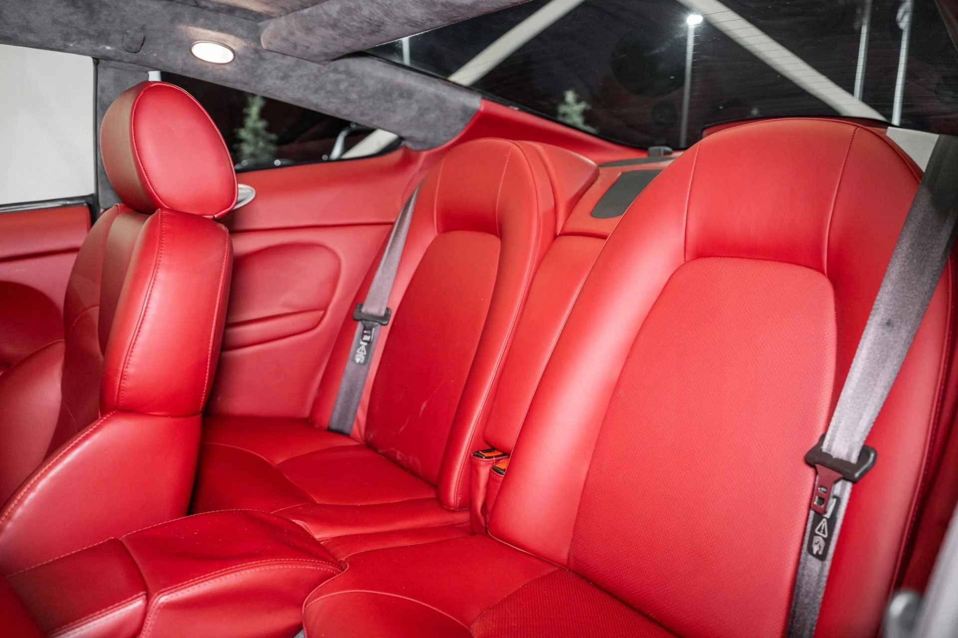 mph013_344614286_Used_2002_Aston_Martin_Vanquish_V12_1750947116_0fb57cd0ba