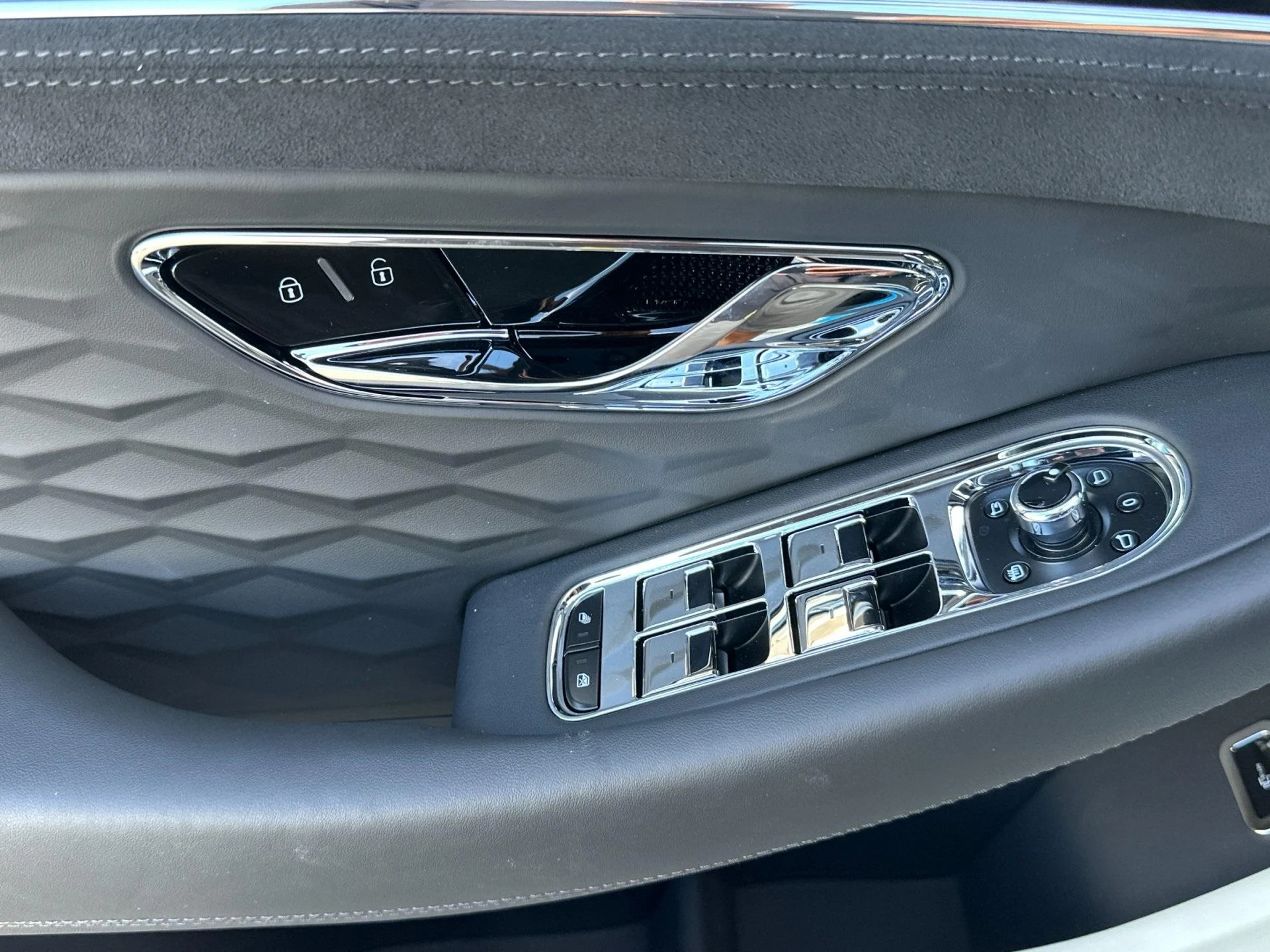 mph013_3447505298_New_2025_Bentley_Continental_GT_GT_Speed_1760604079_52fa00868b