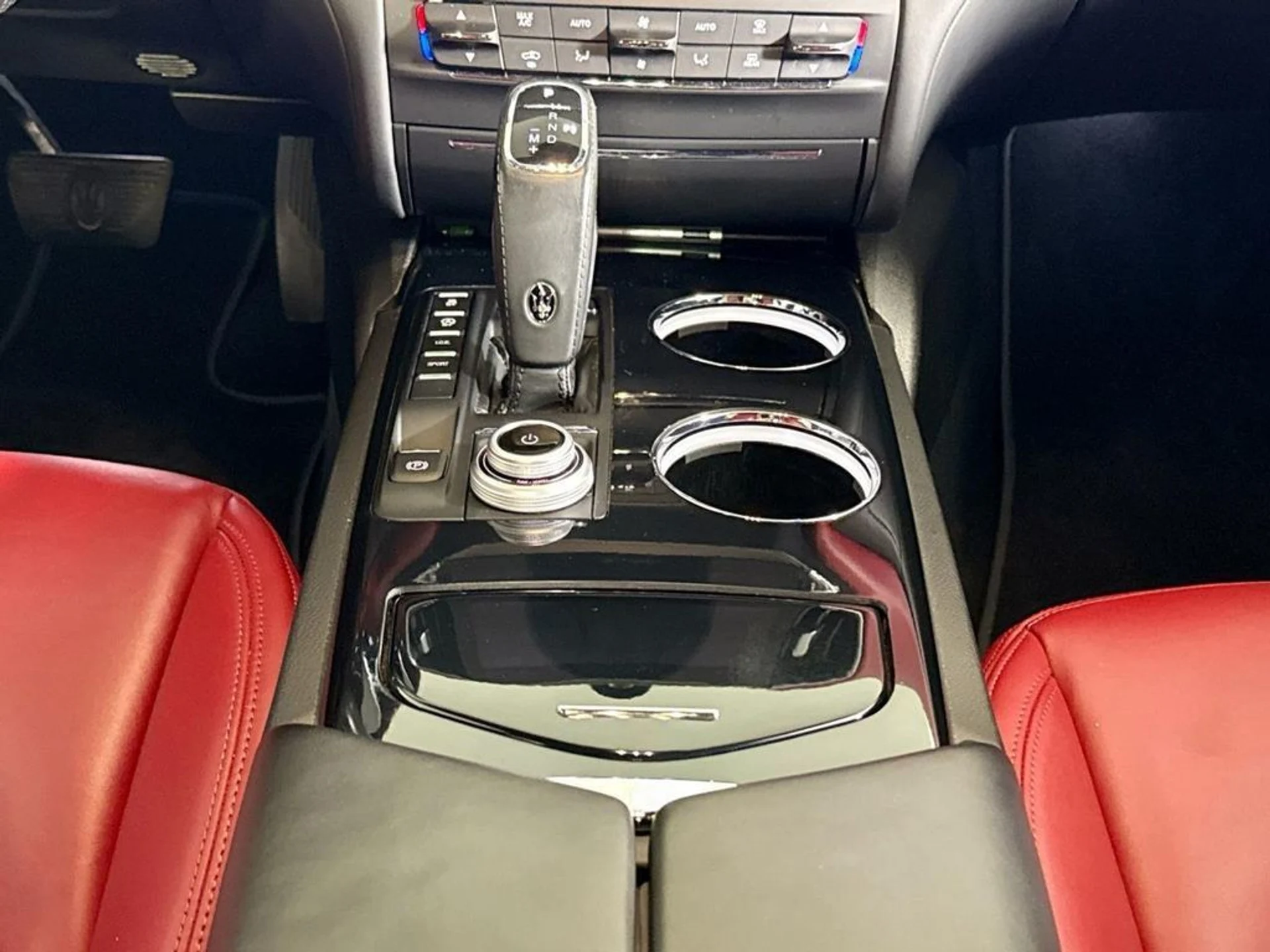 mph013_3449372695_used_2022_maserati_ghibli_modena_11350_23041612_14_1024_e5fc48687f