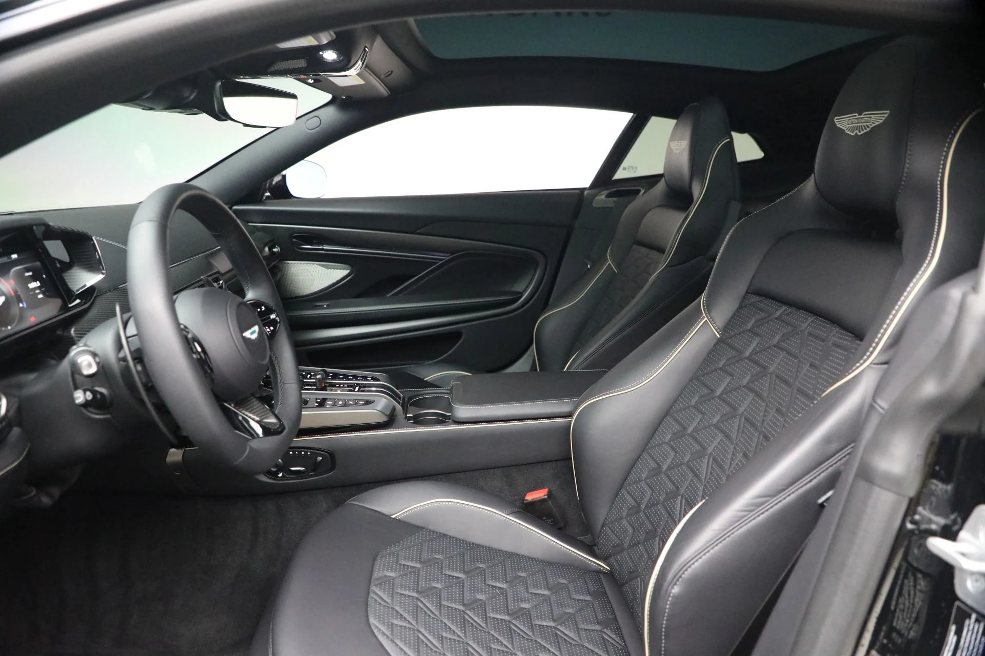 mph013_3451685465_Used_2025_Aston_Martin_Vanquish_1789418284_513a2ed416