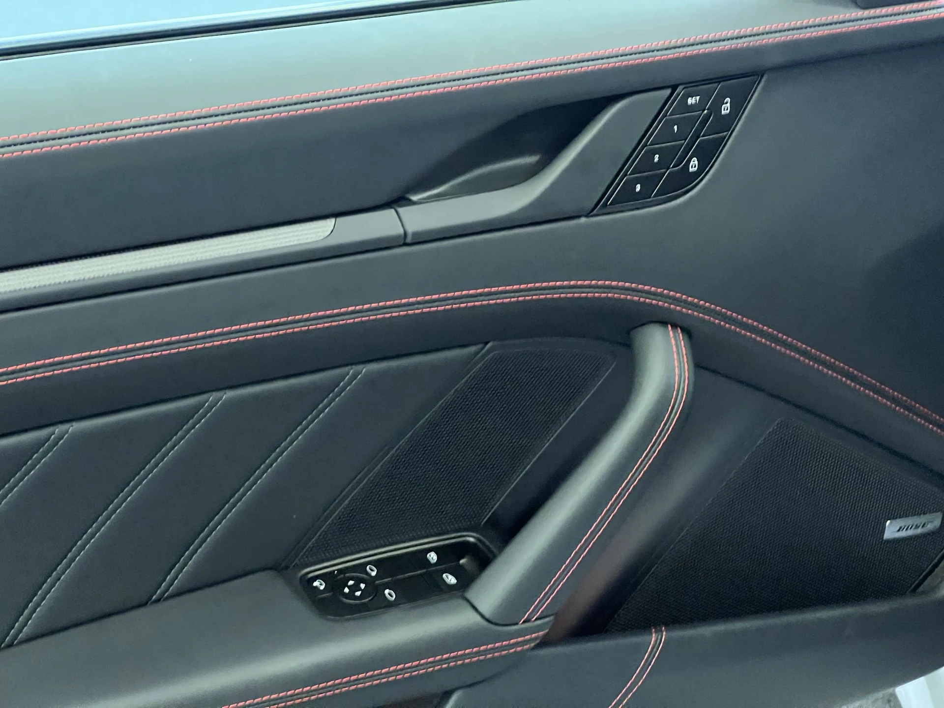 mph013_3453516601_118759ee36760146b7f5ba19b86048c4x_cfc3761d64