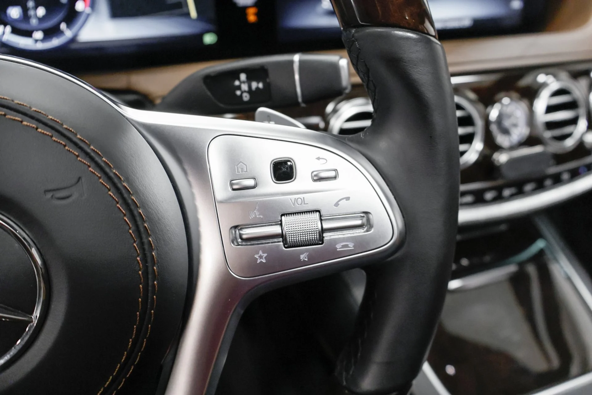 mph013_3461980473_Used_2019_Mercedes_Benz_S_Class_Maybach_S_560_4_MATIC_1761681414_54ad016f09