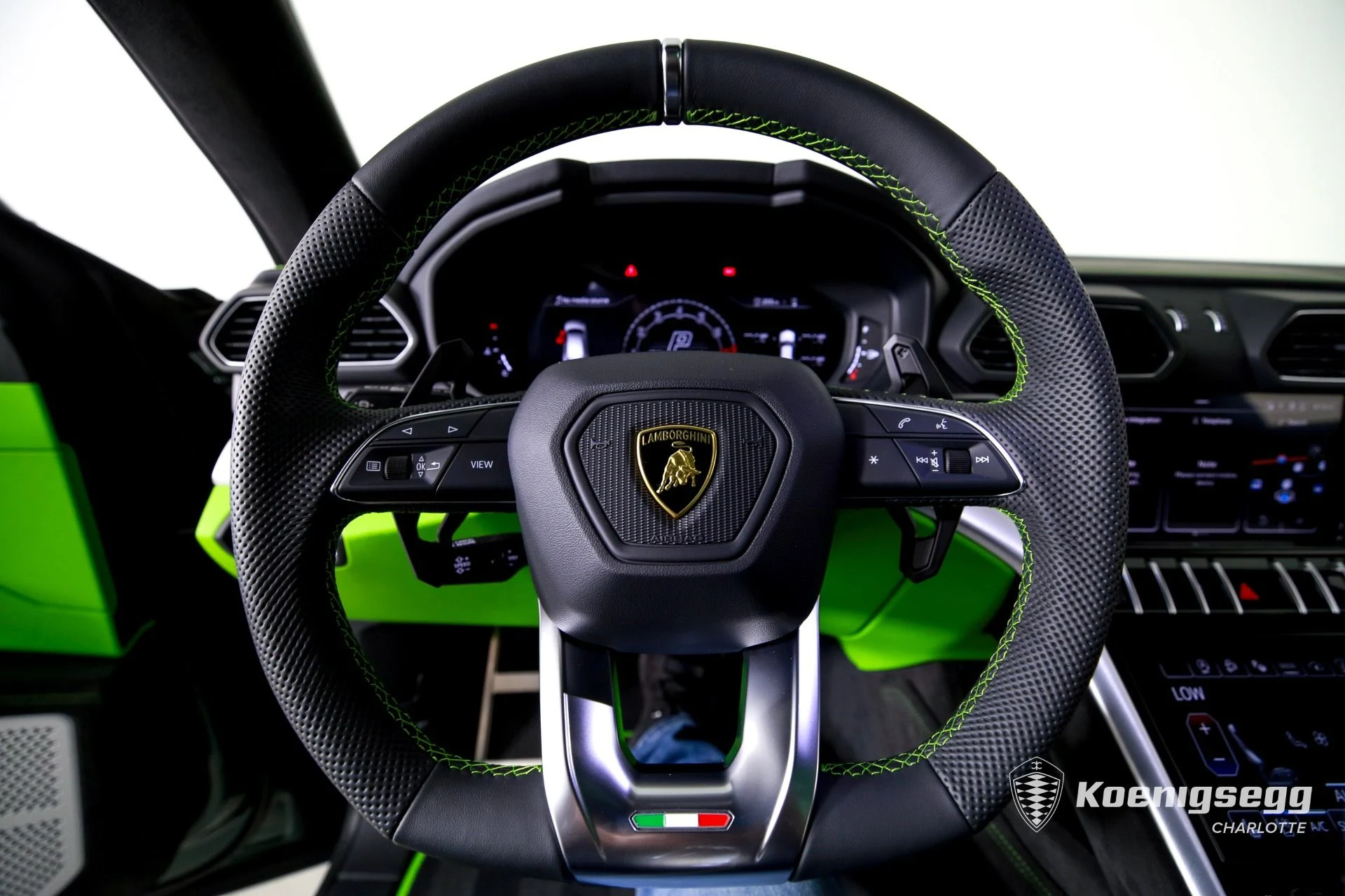 mph013_3470929673_Used_2024_Lamborghini_Urus_S_1760998520_152dccbfdf