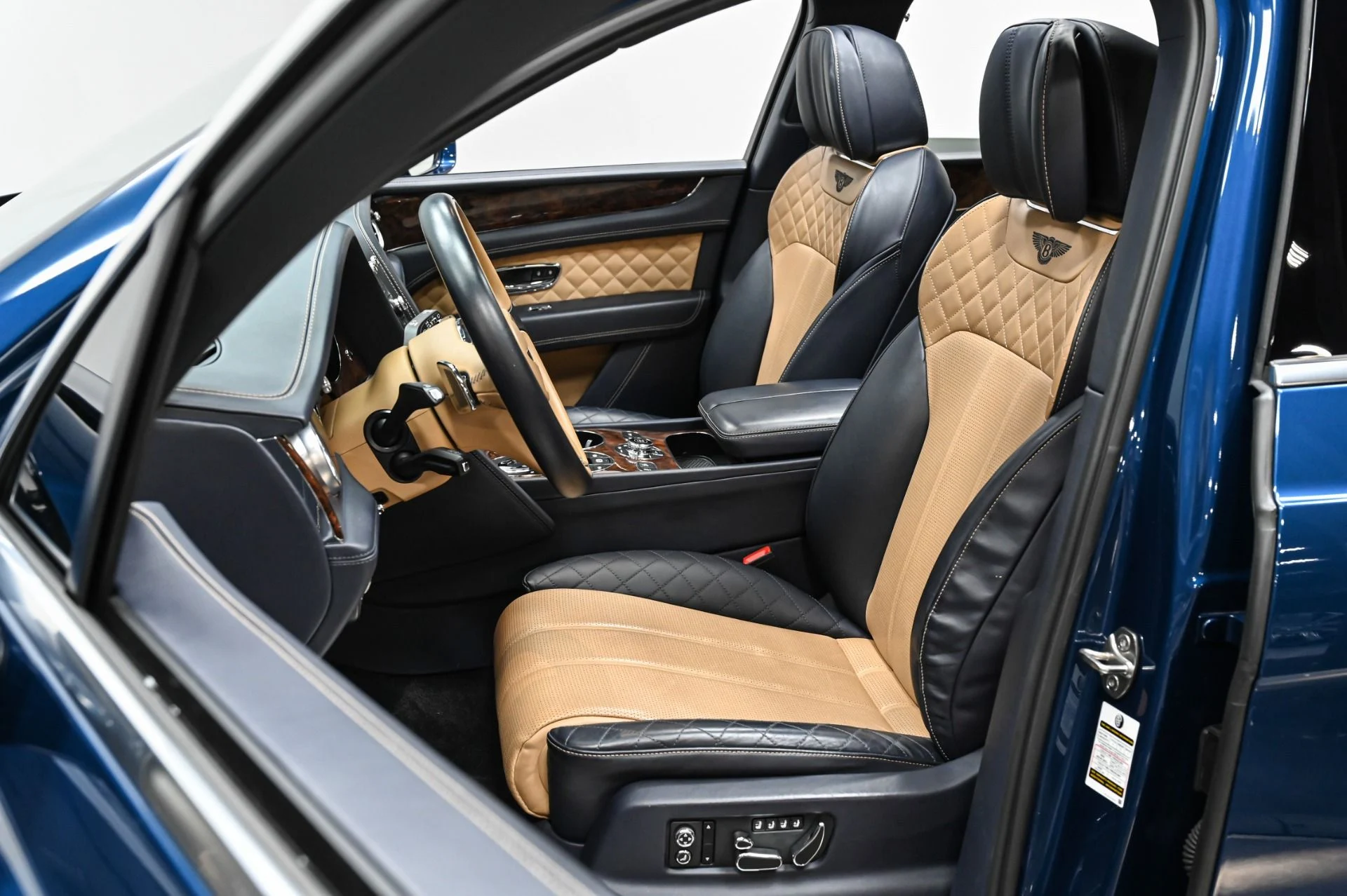mph013_3475546830_Used_2018_Bentley_Bentayga_W12_1749249697_3f7b601f77