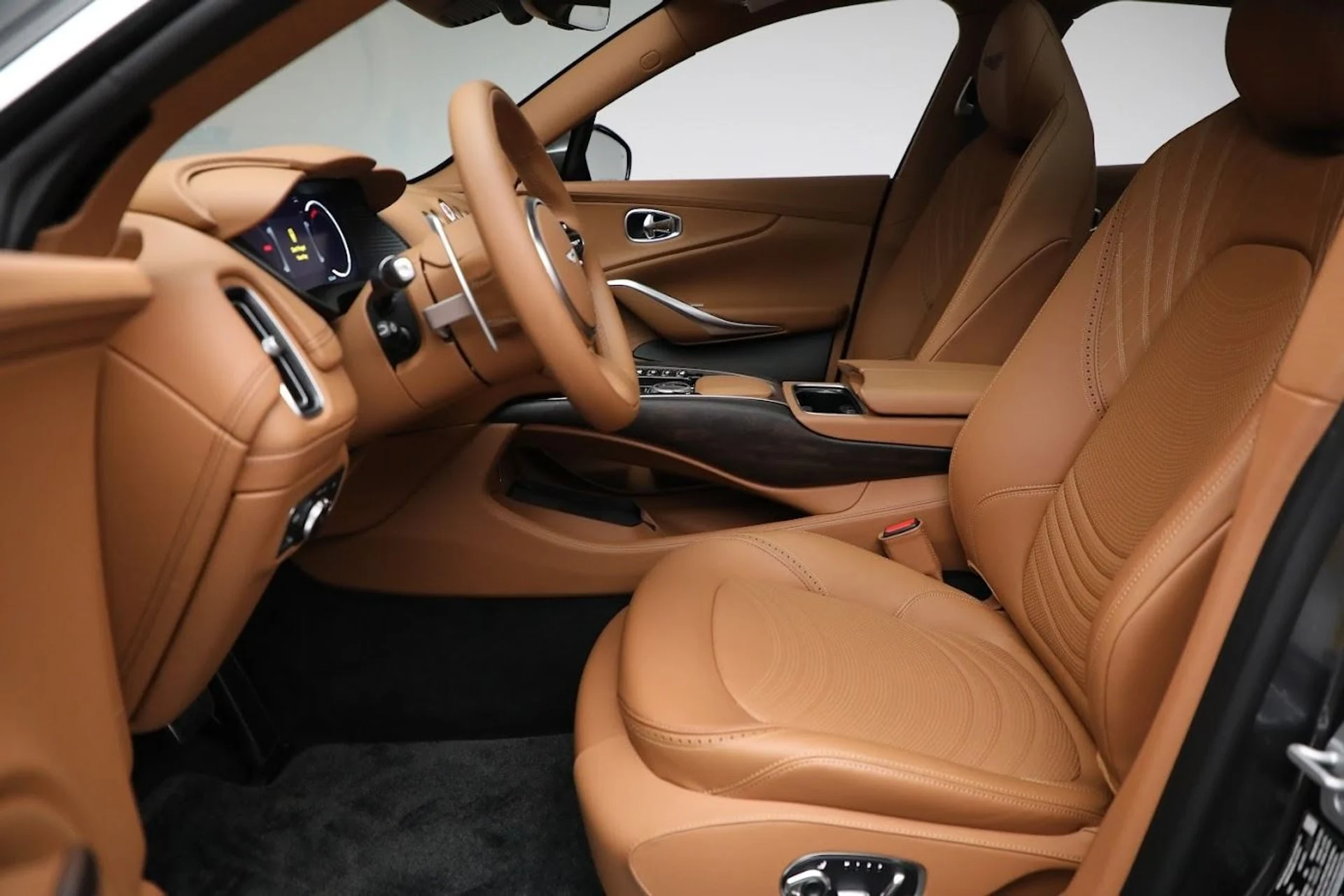 mph013_3477214446_Used_2024_Aston_Martin_DBX_1712693701_740f69c0fc