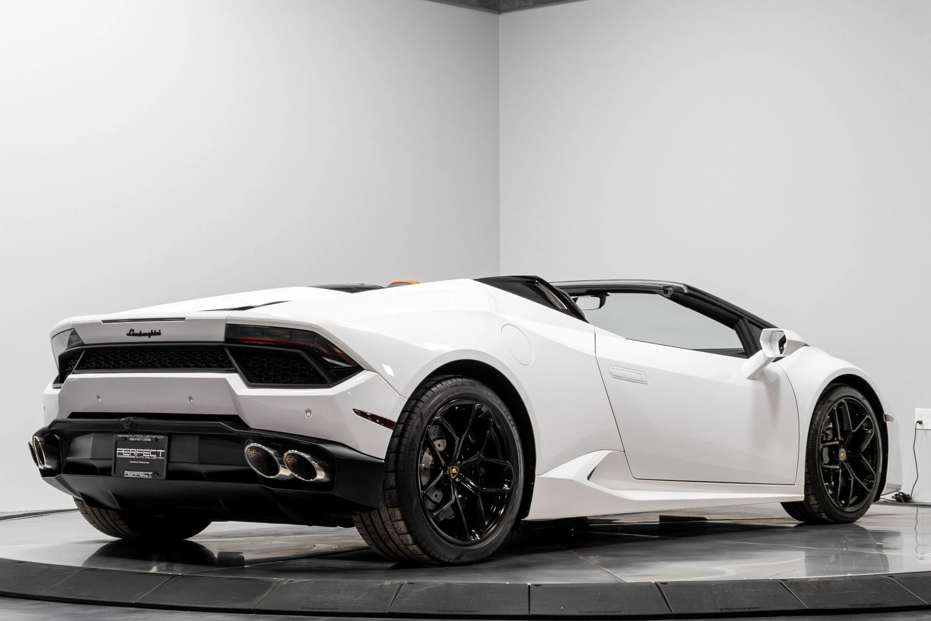 mph013_3486878667_Used_2019_Lamborghini_Huracan_LP_580_2_S_1770412340_9b929309f9
