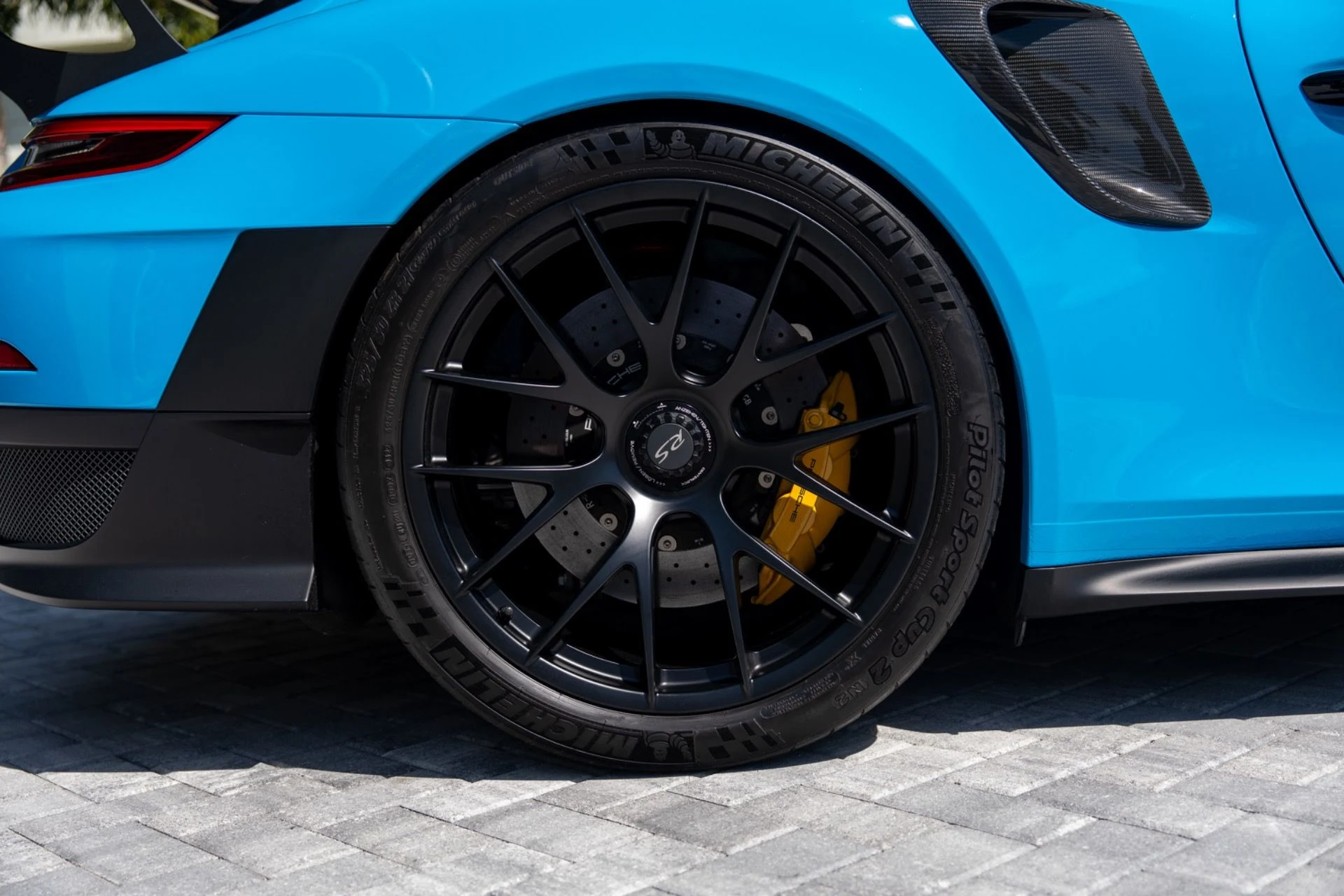 mph013_3488798303_Used_2018_Porsche_911_GT_2_RS_1791309729_1d969efbe0