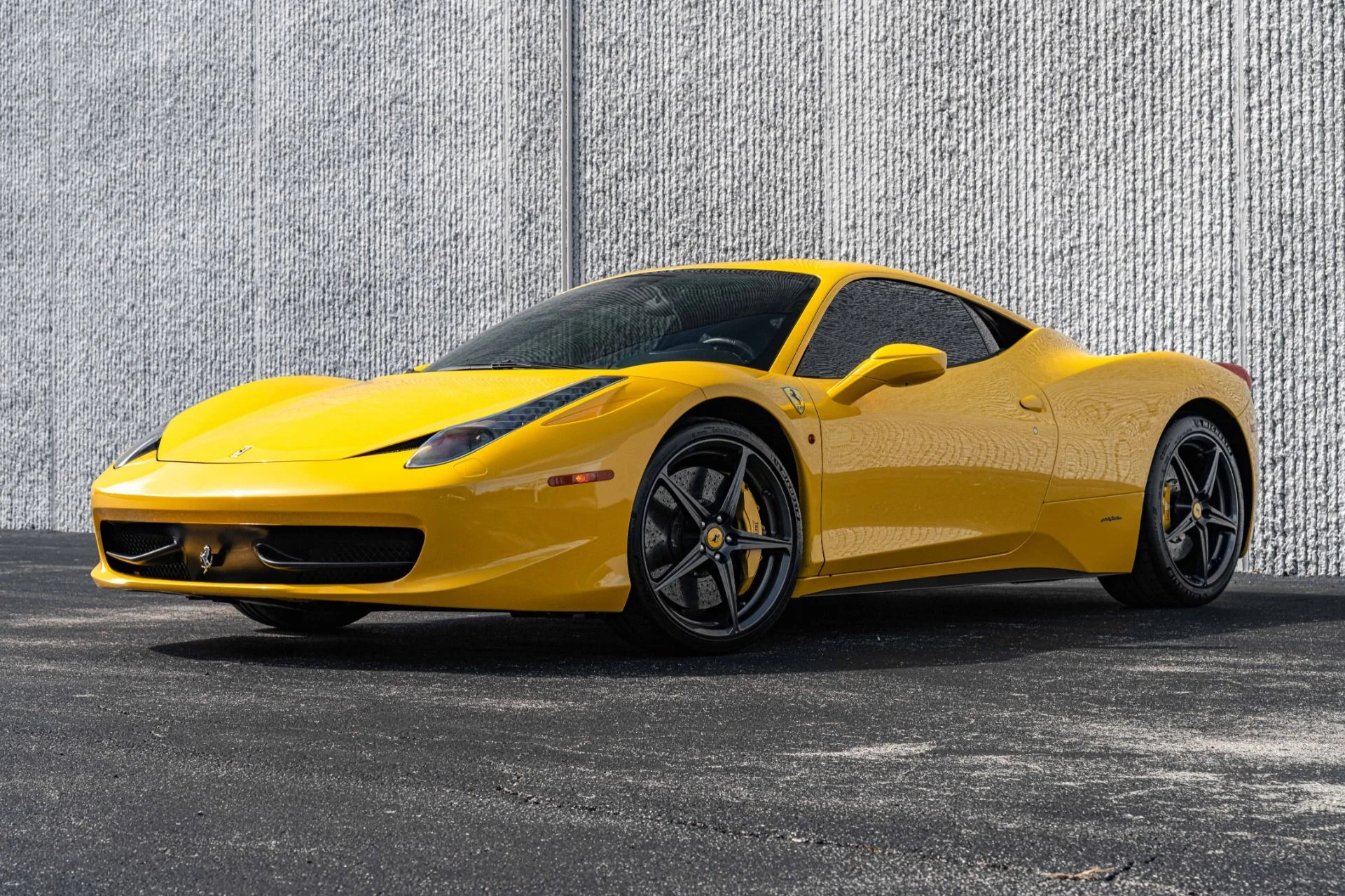 mph013_3496531284_Used_2013_Ferrari_458_Italia_Collector_Grade_in_Giallo_Modena_Carbon_1707420389_7898052ead