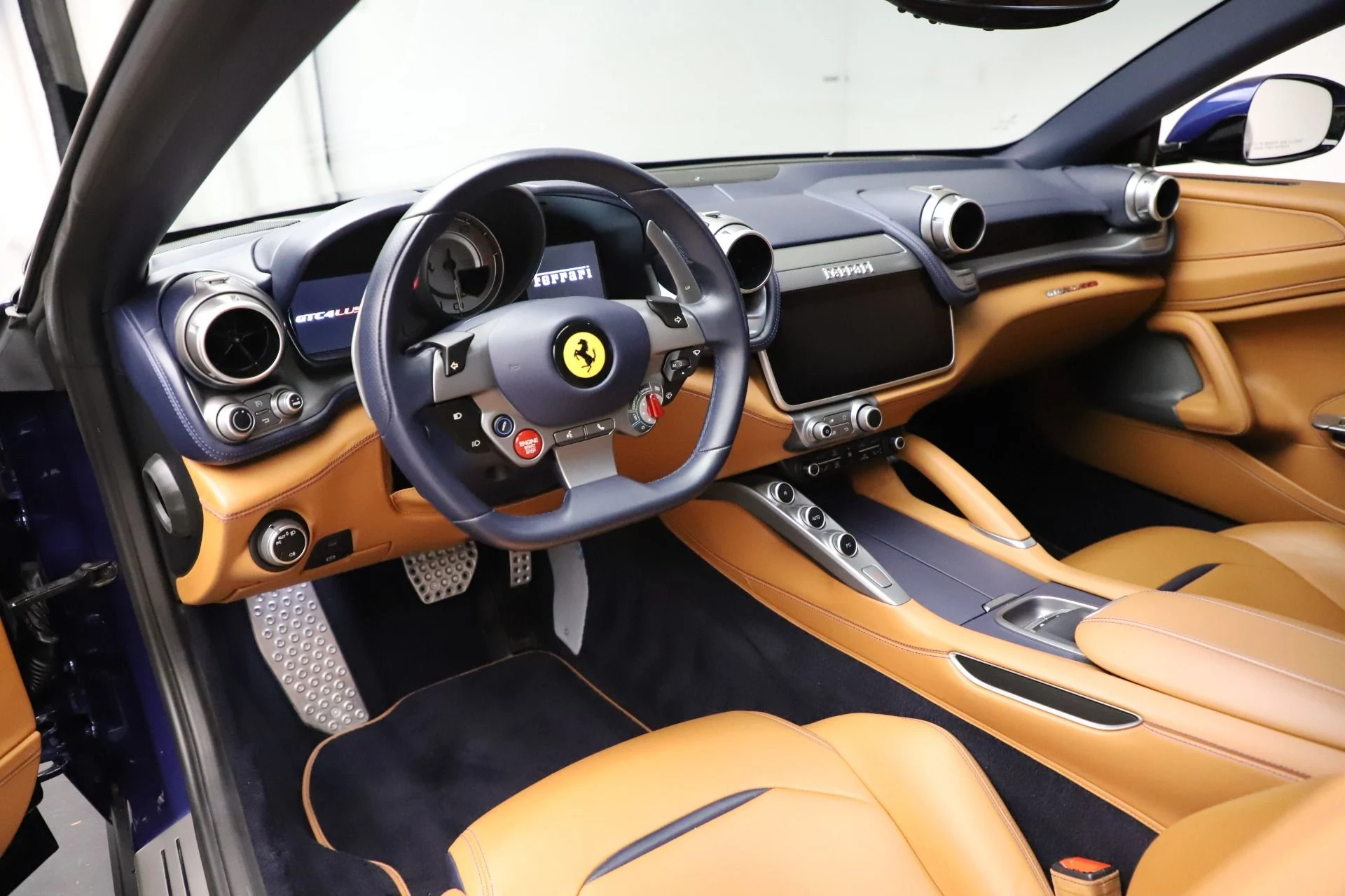 mph013_3503574661_Used_2017_Ferrari_GTC_4_Lusso_1747161602_0c09d1f02d