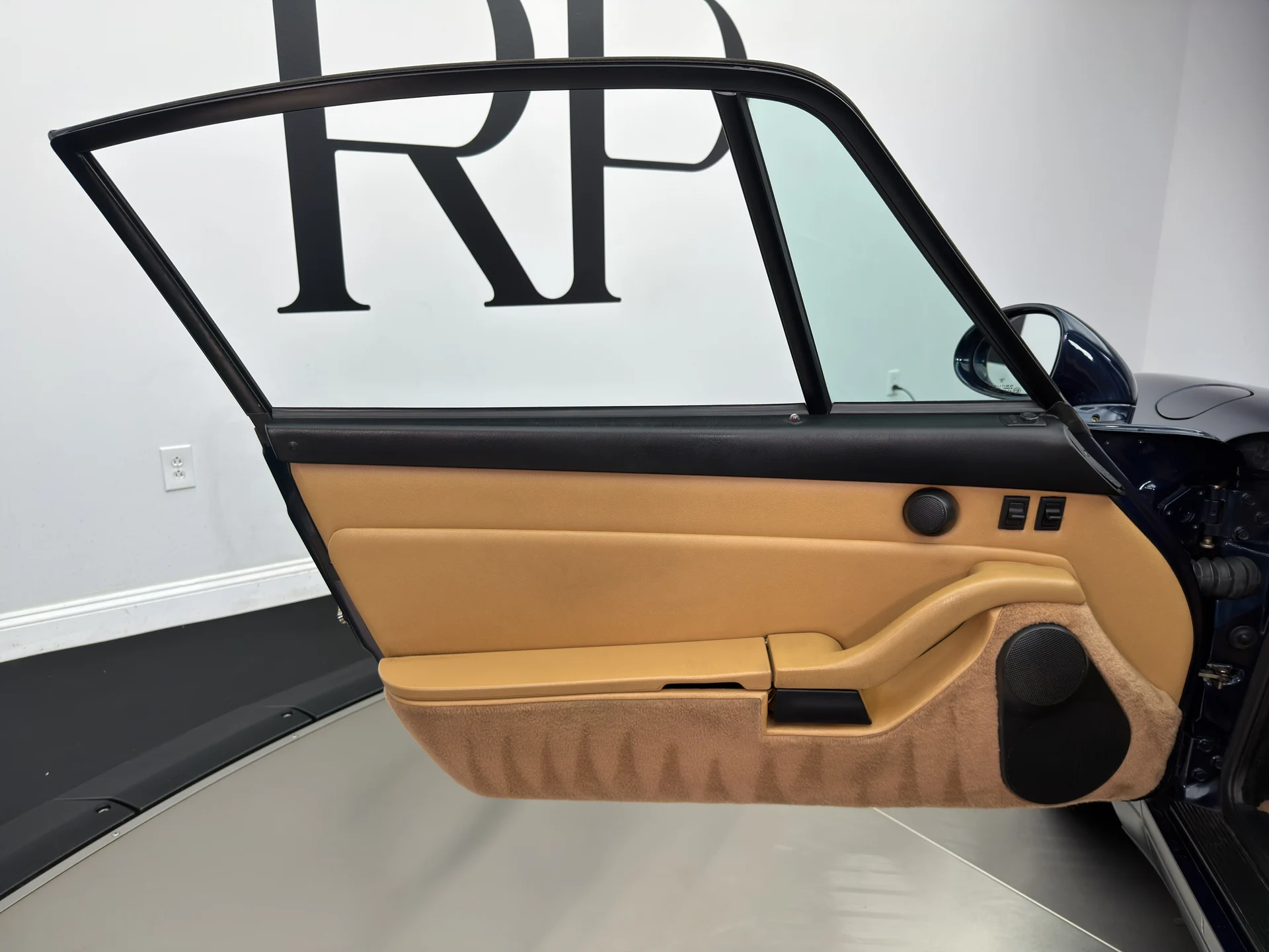 mph013_3512504600_RP_8523_interior_001_81a0cba268