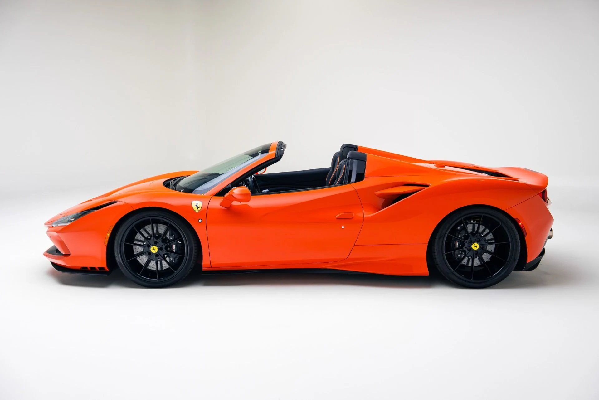 mph013_351795619_Used_2022_Ferrari_F8_Spider_1766089321_460a9f1500