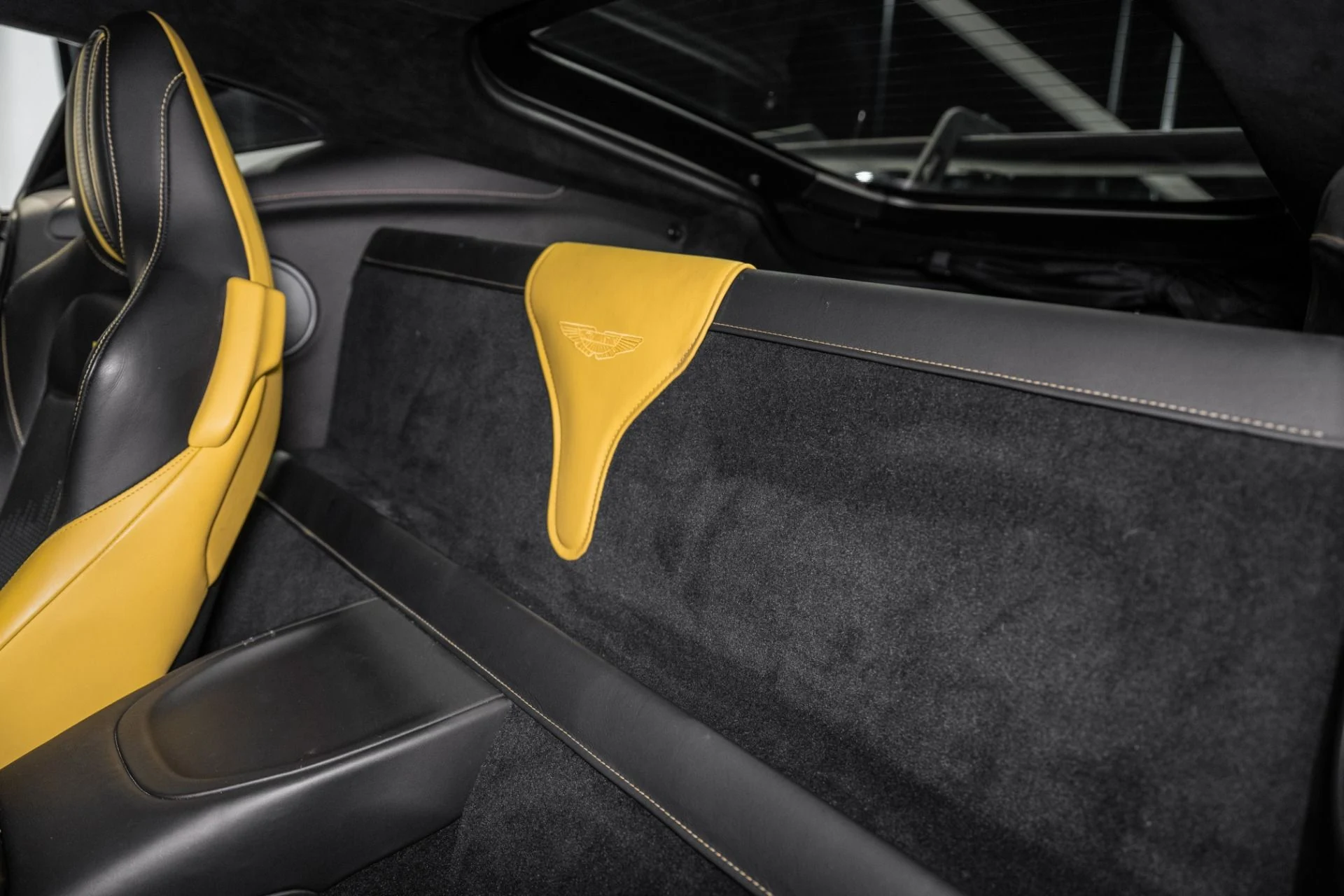 mph013_3518589994_Used_2019_Aston_Martin_Vantage_1765989078_520f70de74