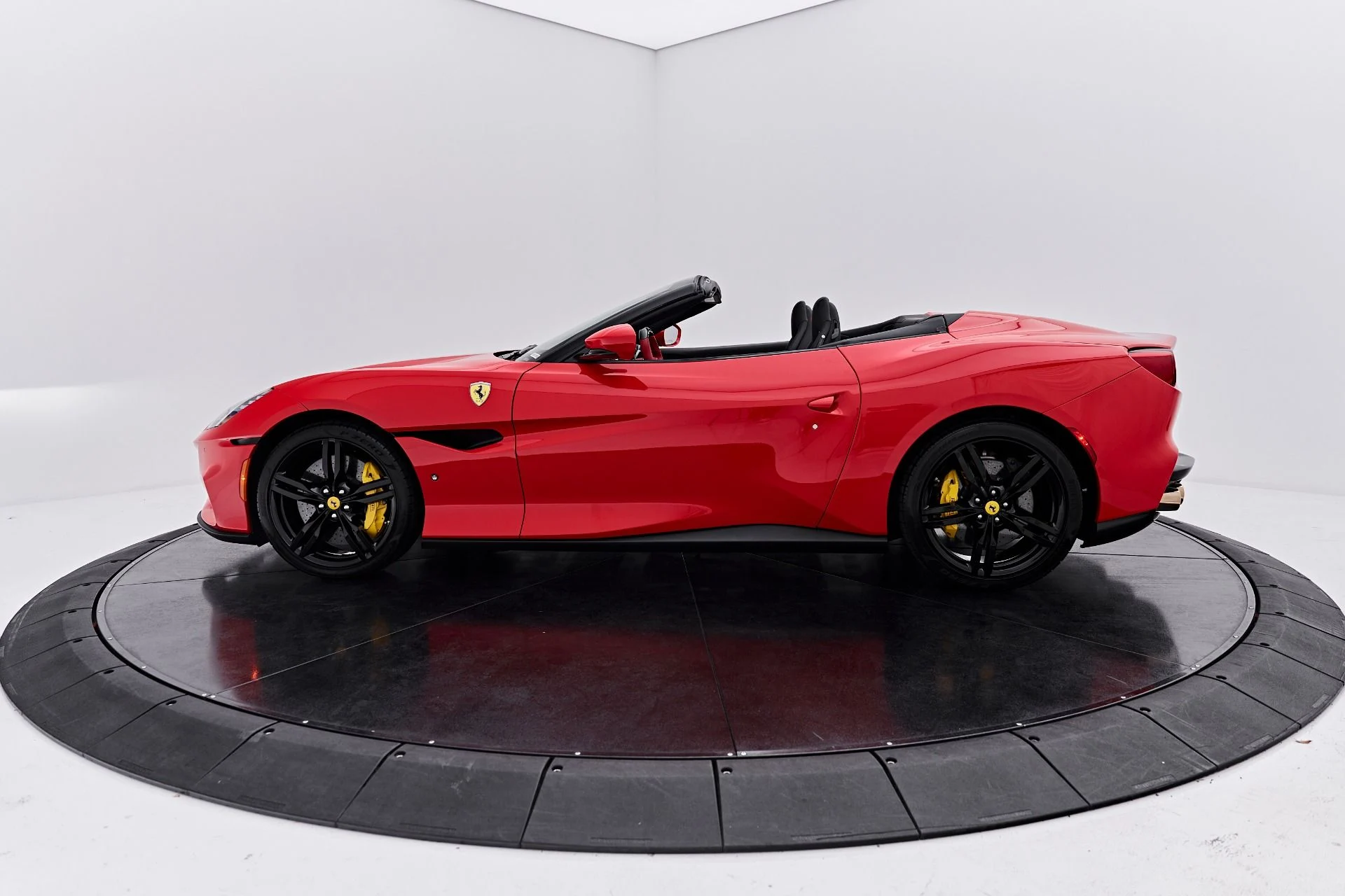 mph013_3524308439_Used_2022_Ferrari_Portofino_M_Base_1790300279_165a40d579