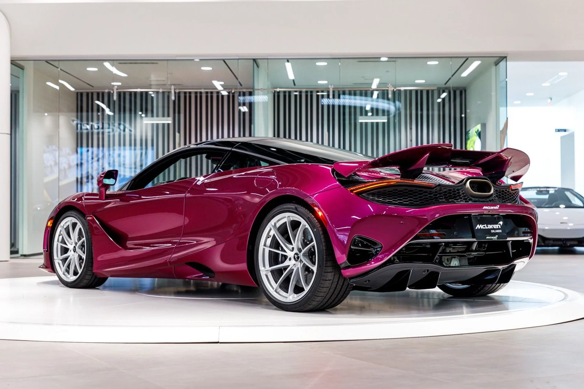 mph013_3526969554_676_p14_l_01203f4592