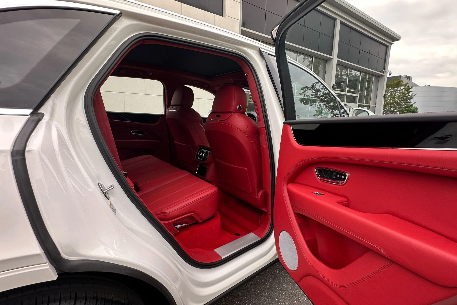 mph013_3527824802_New_2026_Bentley_Bentayga_1779967612_35217bb5ba