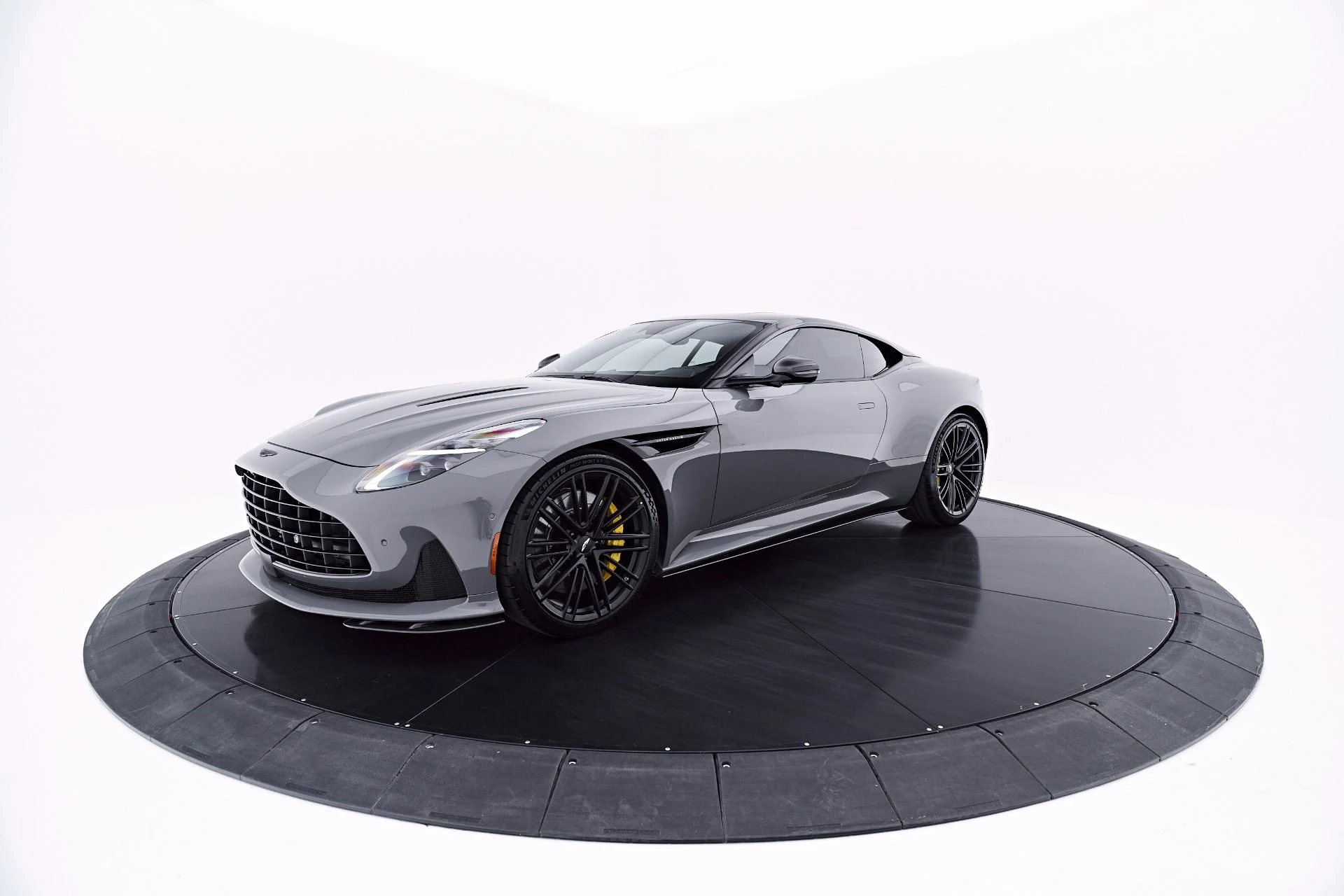 mph013_3529632391_Used_2024_Aston_Martin_DB_12_1781813770_2292eed09b