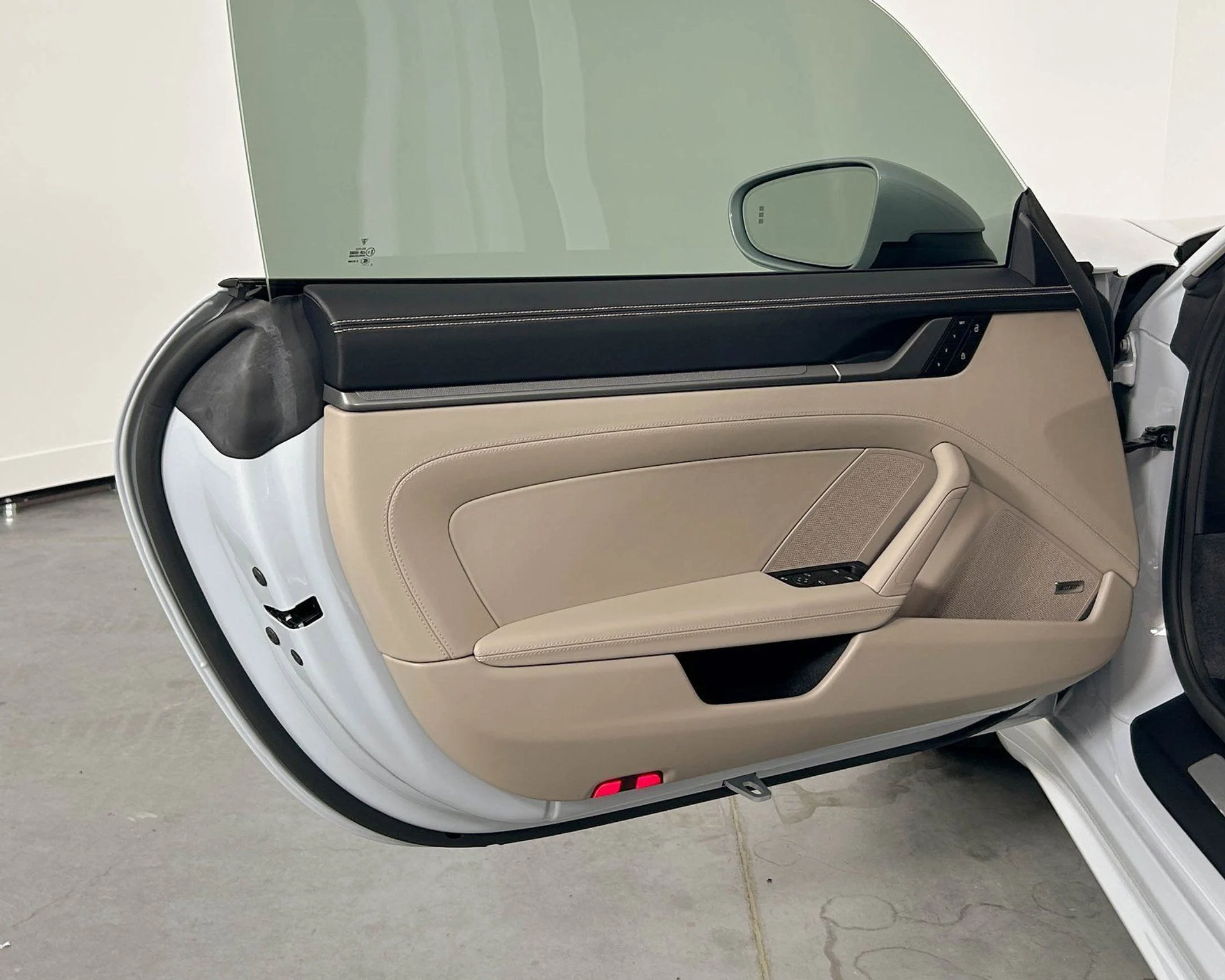 mph013_353243053_0ea0e62c4cc44fa08f17237676df385a_d1c379e23b