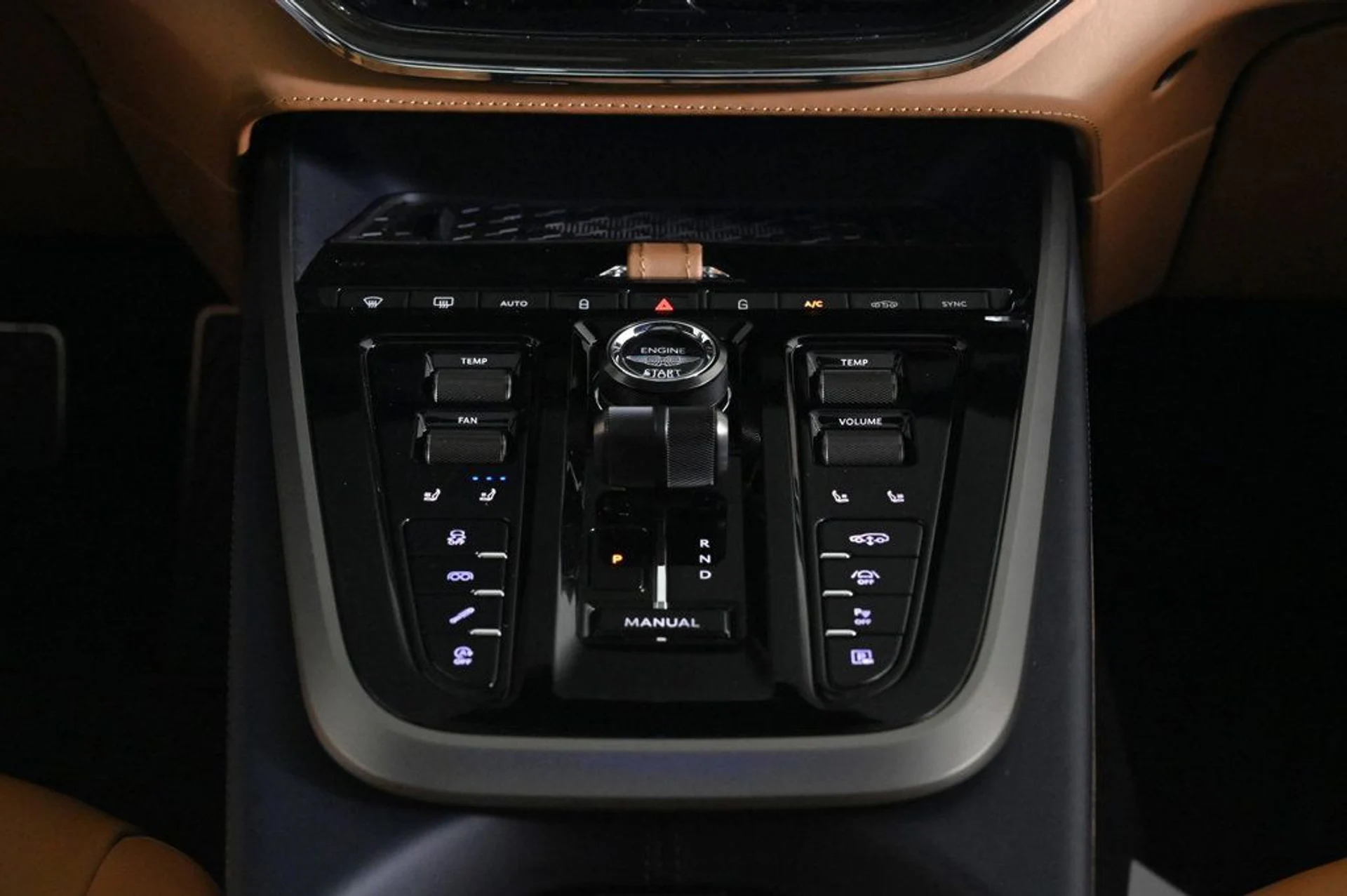 mph013_3538517200_new_2026_aston_martin_dbx_707awd_11350_22969414_13_1024_a0c3f5d171