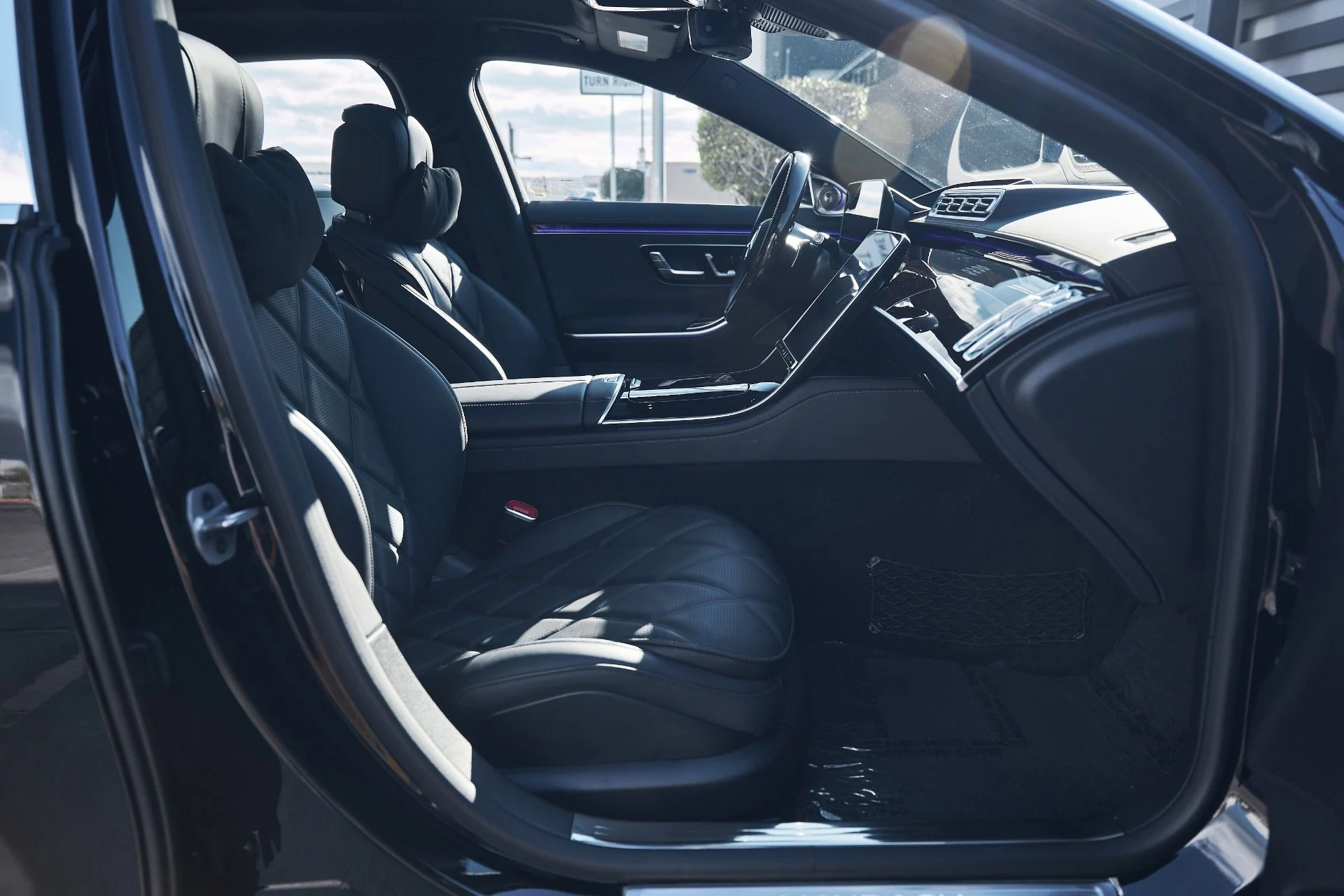 mph013_3544715636_Used_2025_Mercedes_Benz_S_Class_Maybach_S_580_1769305265_6313948737