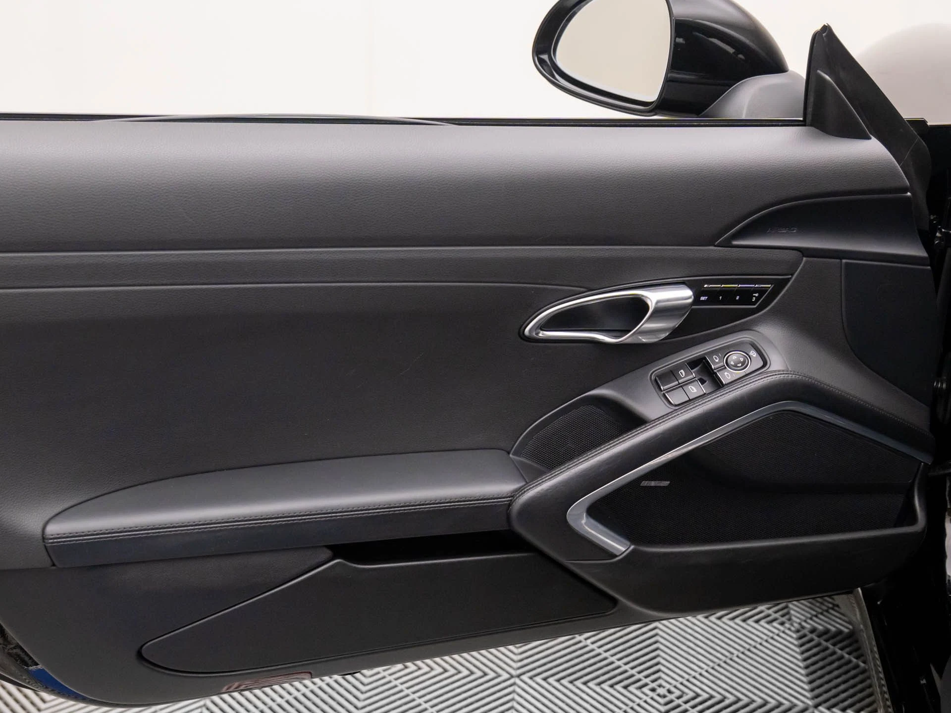 mph013_3548795187_bdff962c88e98eb9cf503282872a6c25x_03343f2085