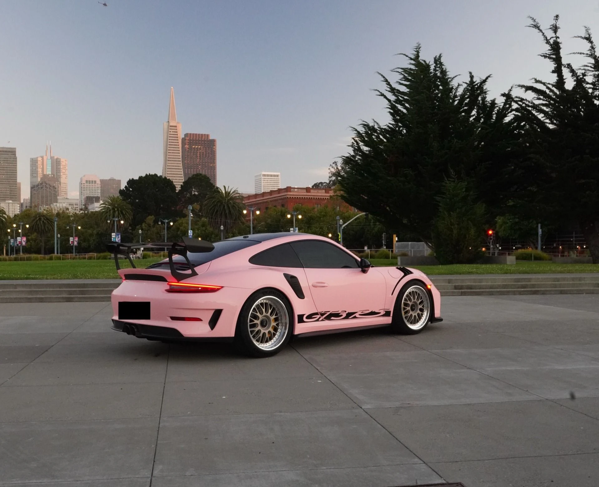 mph013_3550716370_Used_2019_Porsche_911_GT_3_RS_1758240940_05ab2786bb